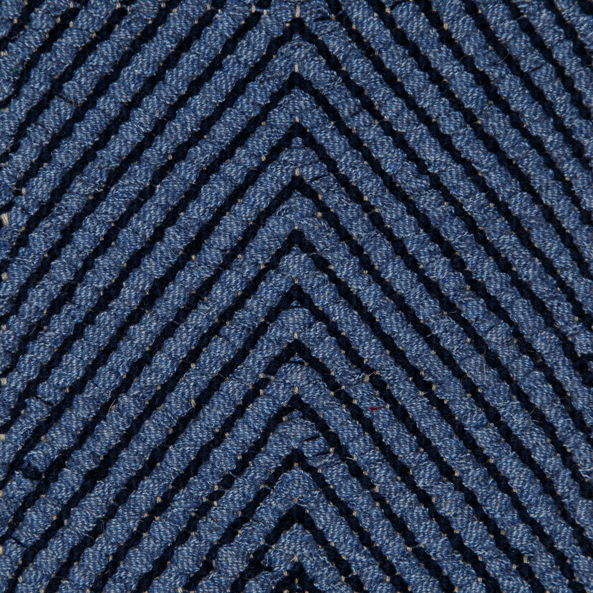 <p>Dual Vertical Herringbone, main light blue 0515, inside dark denim 0517 on the natural yarn</p>