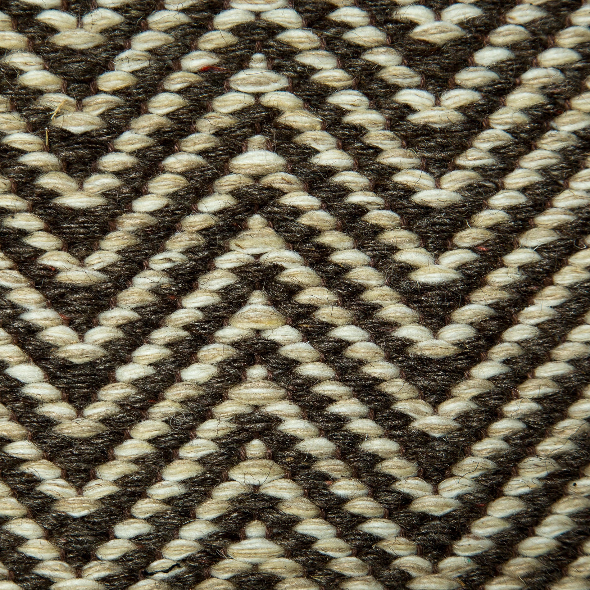 <p>Tweeds, 1 row - reddish grey 17, 2 row - cream mix 06, 07 on the brown yarn</p>