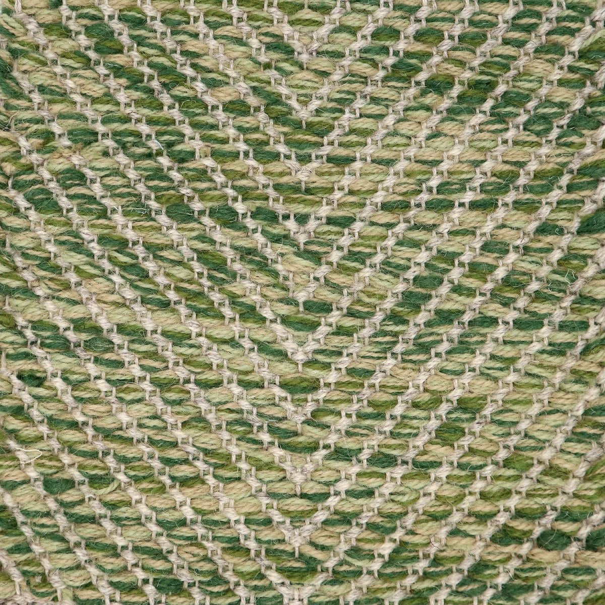 <p>Dual Vertical Herringbone, main green mix 4015, 4012, 4011, CH015, inside light grey 12 on the natural yarn</p>