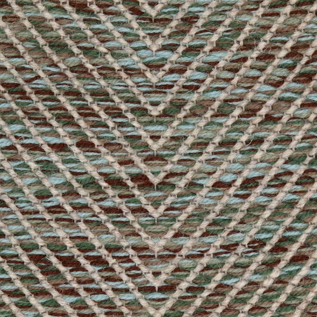 <p>Dual Vertical Herringbone, main mix CH4225, 1025, CH4400, 4011, 6017, inside grey 12 on the natural yarn</p>