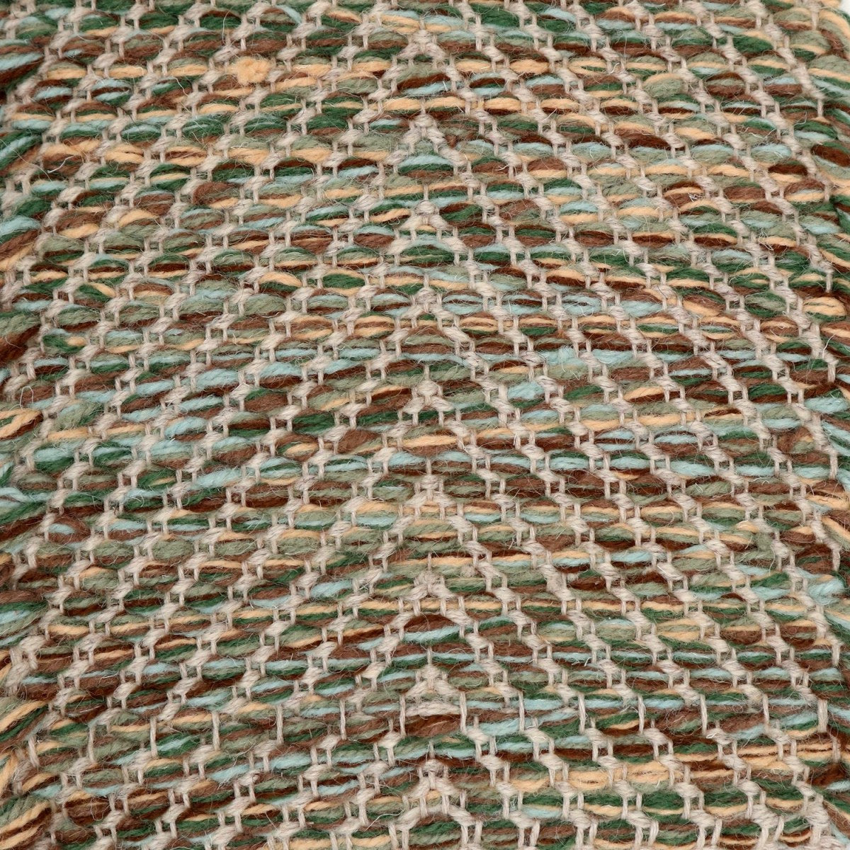<p>Dual Vertical Herringbone, main mix of CH4225, 1025, 6017, 5012, CH017, 6003, inside grey 12 on the natural yarn</p>