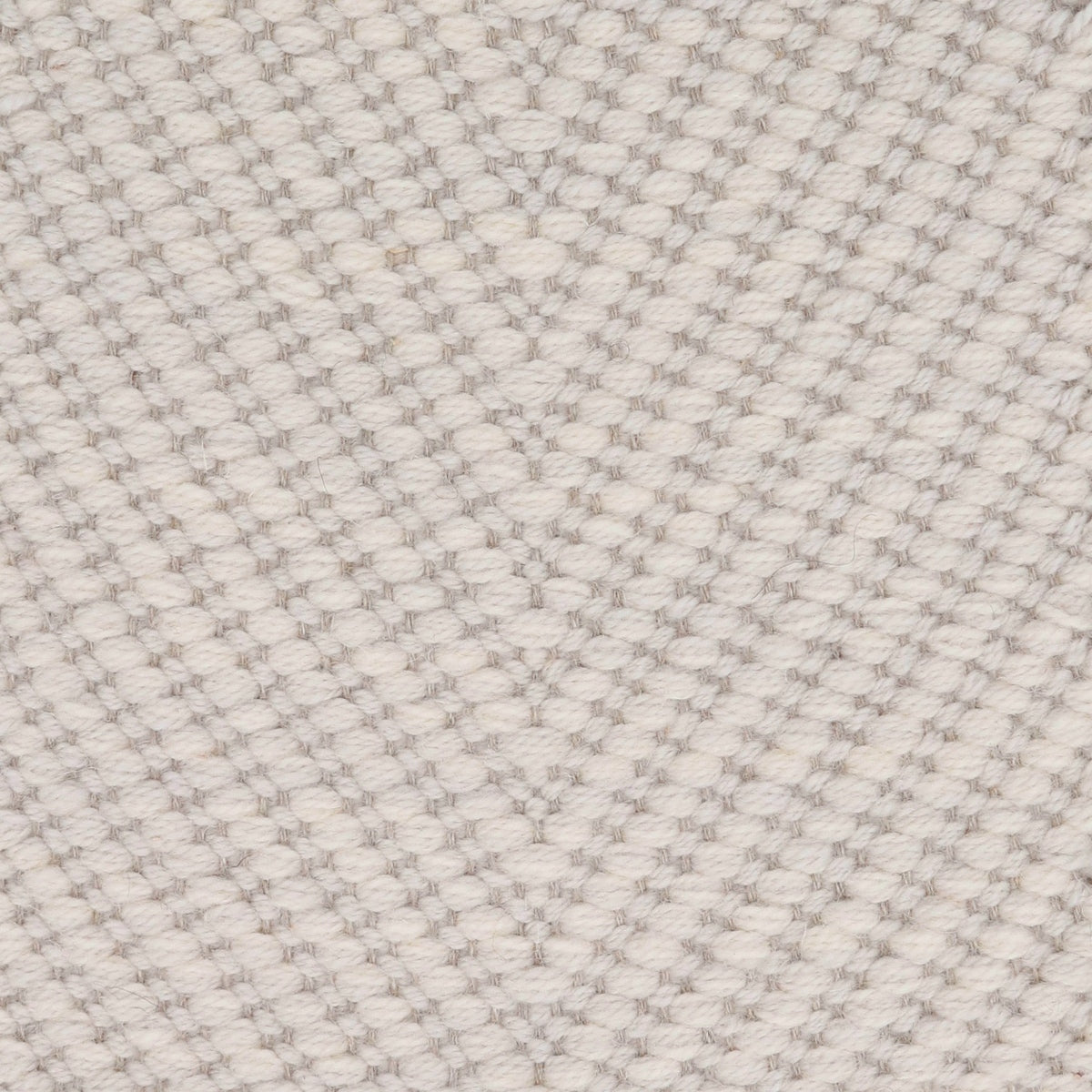 <p>Dual Vertical Herringbone, main white mix 1023, CH044, inside white 1023 on the natural yarn</p>