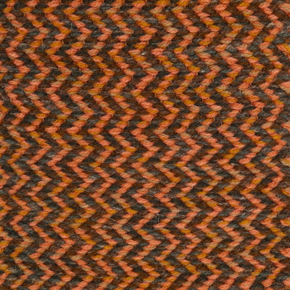 <p>Vertical Dual Zig Zag, 1 row - 8119, 8186, 6010, CH018, 6013, 2 row - 6005, 17, 6017, CH4225, 8119 on the natural yarn</p>