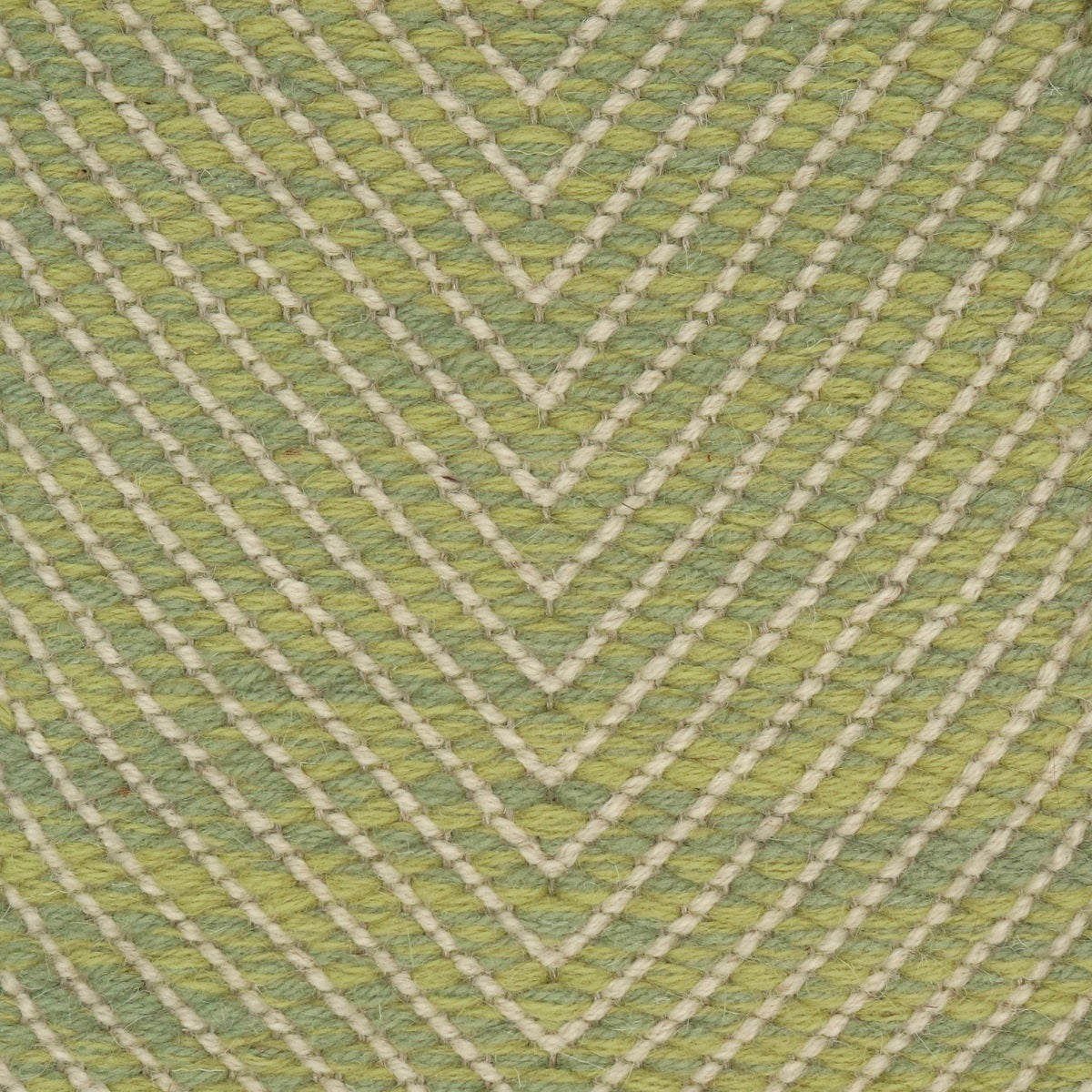 <p>Dual Vertical Herringbone, main green mix 4009, 4015, inside white 06, on the natural yarn</p>