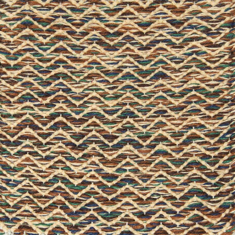 <p>Dual Zig Zag, main mix of colours 6006, 6005, 5027, 4007, 6002, inside beige 6006 on the natural yarn</p>
