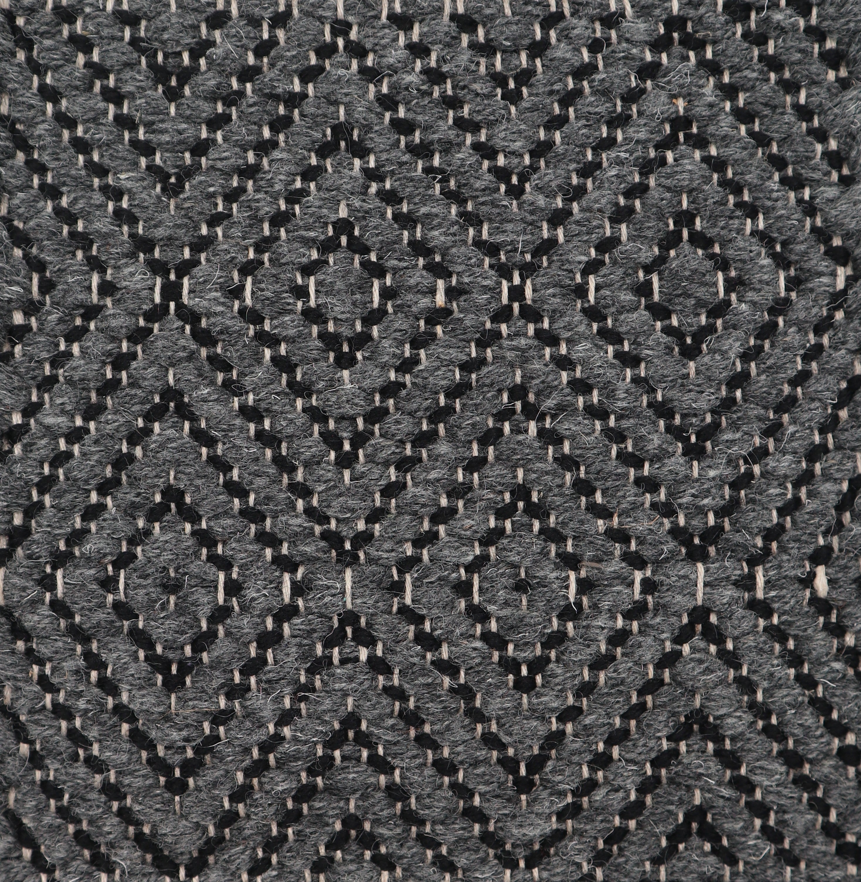 <p>Dual Diamond Twill, main dark grey 05, inside black 1006, warp - natural</p>