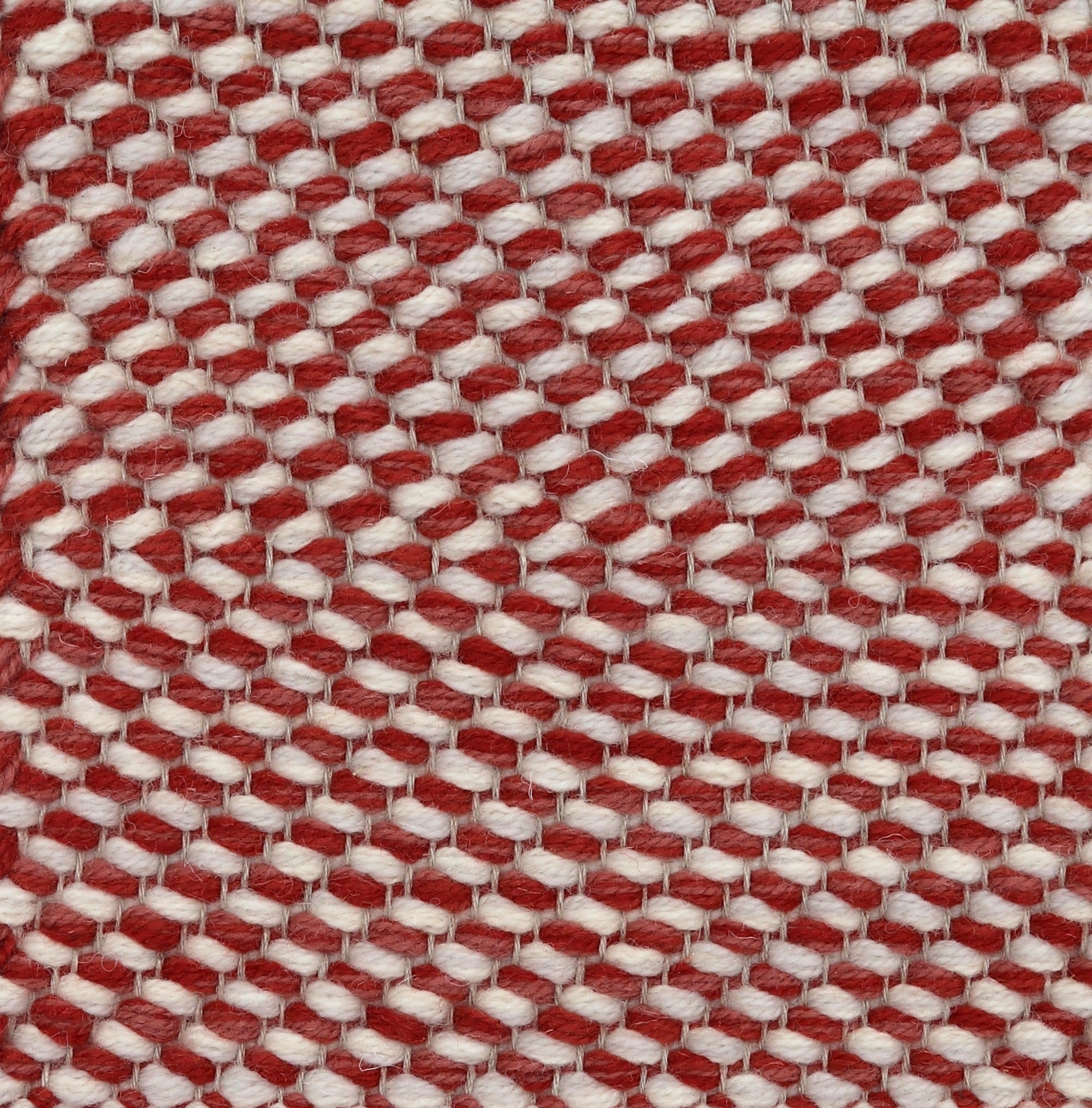 <p>Dual Herringbone, 1 row - red mix 8187, 8154, 8153, 2 row - white mix 1023, CH044, warp - natural</p>