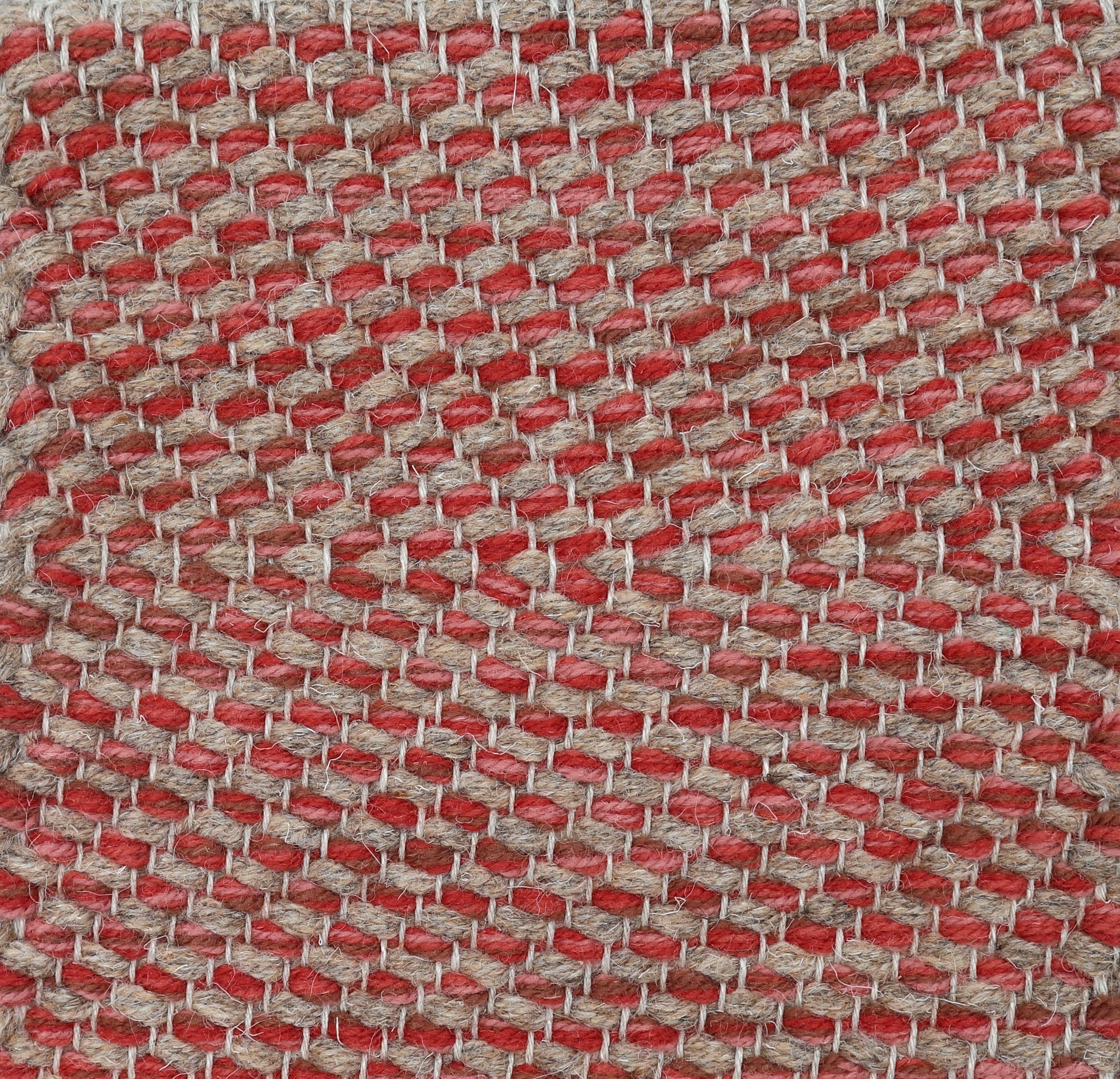 <p>Dual Herringbone, 1 row - rust red mix 6002, 8187, 8153, 8154, 2 row - beige 02, warp - natural</p>