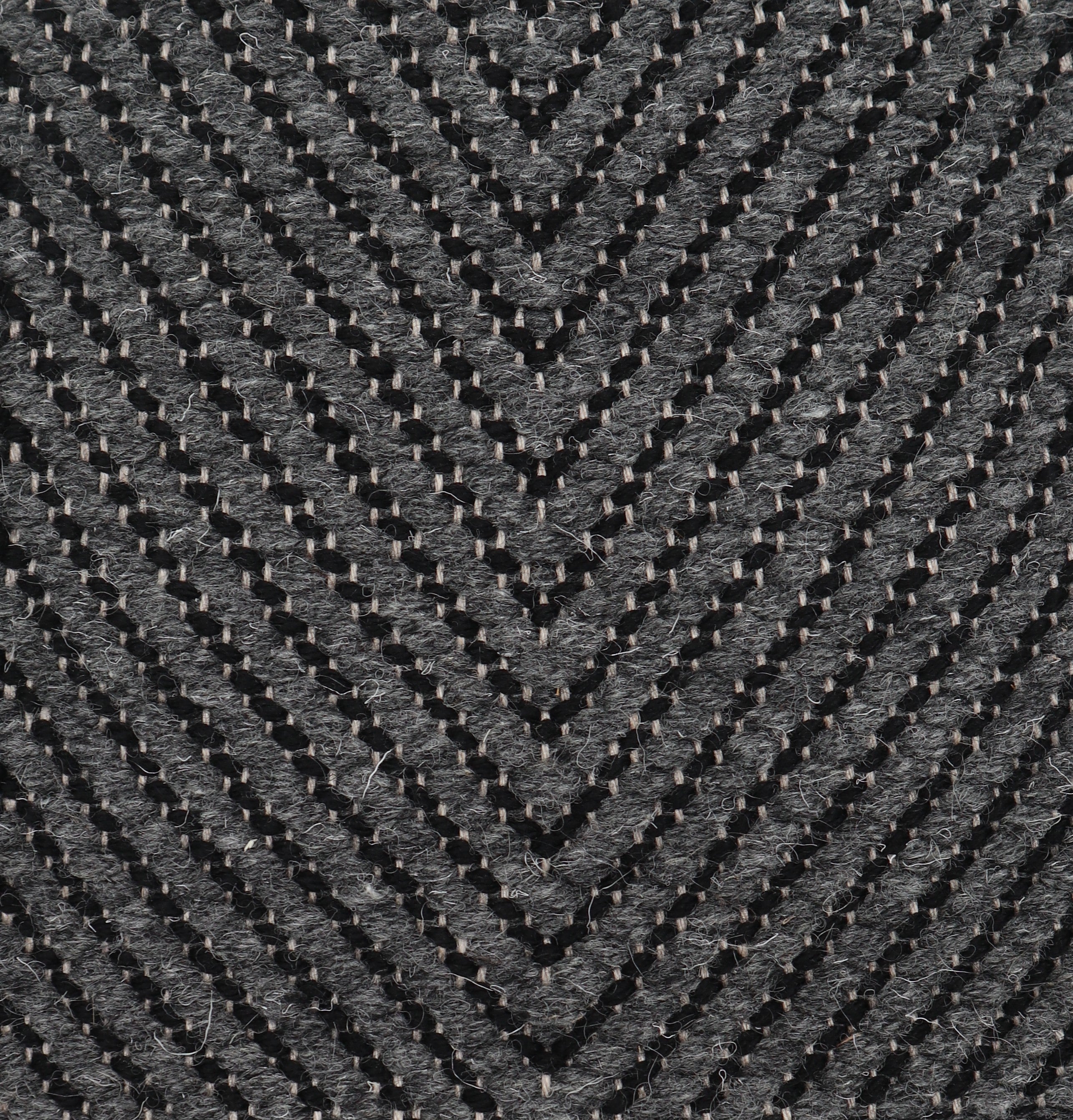 <p>Dual Vertical Herringbone, main dark grey 05, inside black 1006, warp - natural</p>
