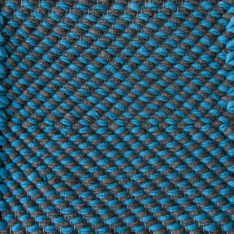 <p>Dual Herringbone, 1 row - grey 0493, 2 row - blue H491 on the brown yarn</p>