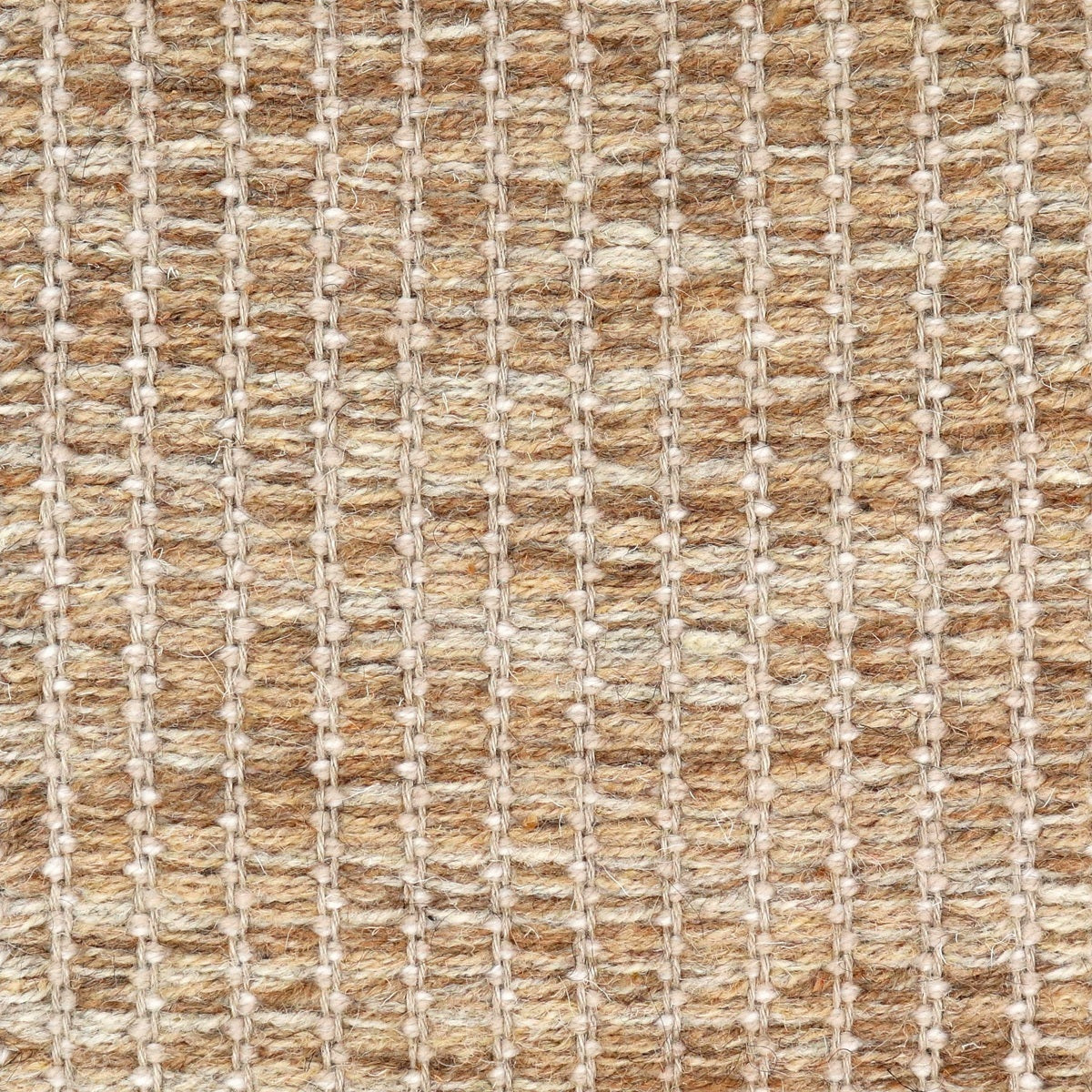<p>Fields, main beige mix 02, 03, 12, inside grey mix 1008, 1023 on the natural yarn</p>