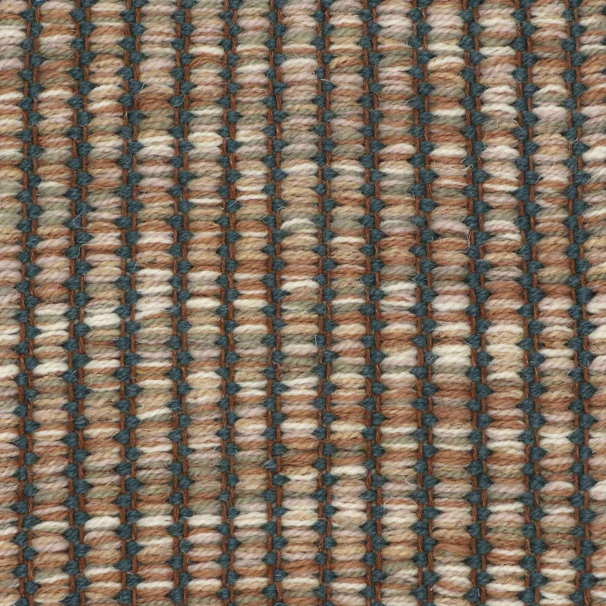 <p>Fields, main beige mix 6001, 03, 06, 1008, 1011, inside blue CH3424 on the brown yarn</p>