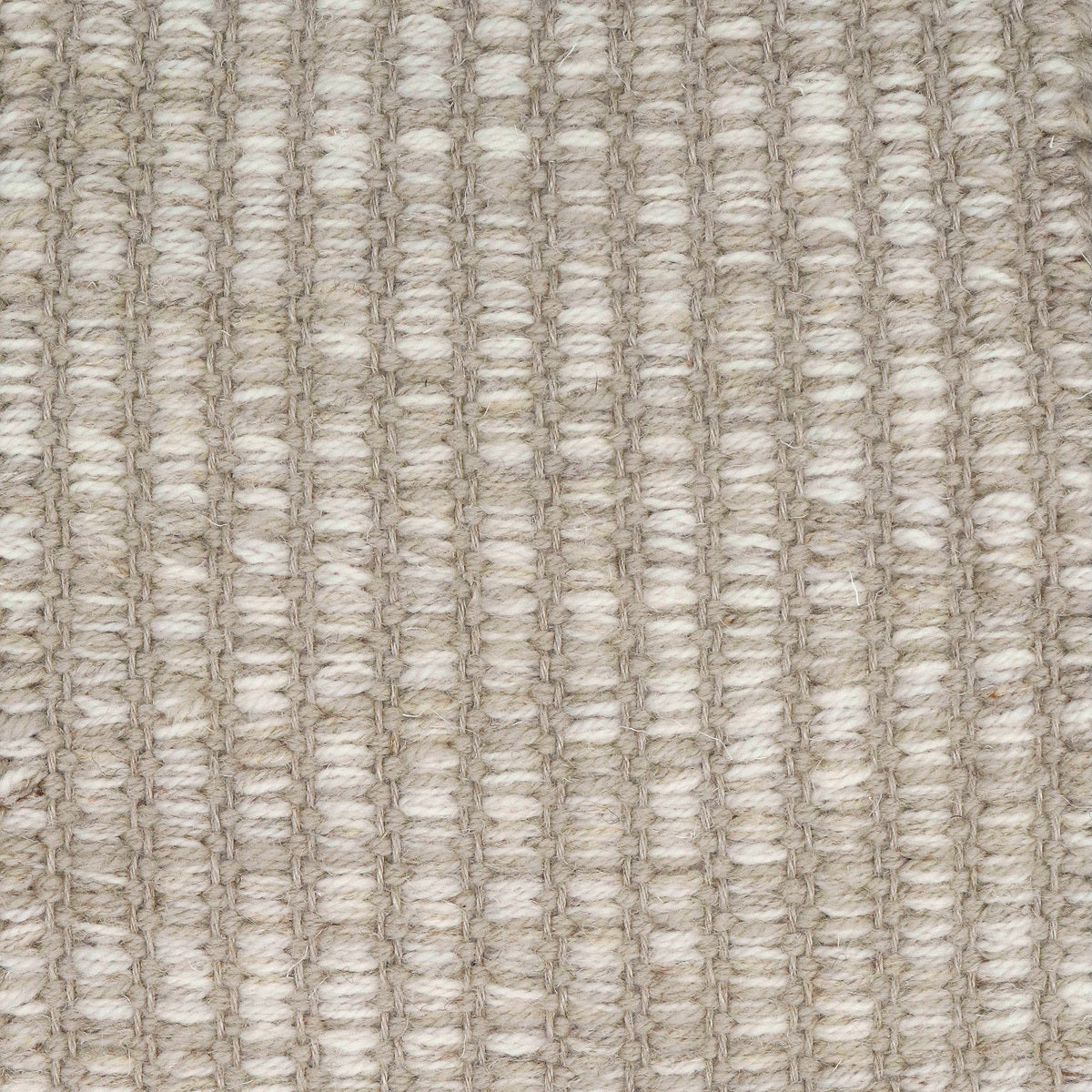<p>Fields, main white mix 12, 1023, CH044, CH1207, inside beige CH1207 on the natural yarn</p>
