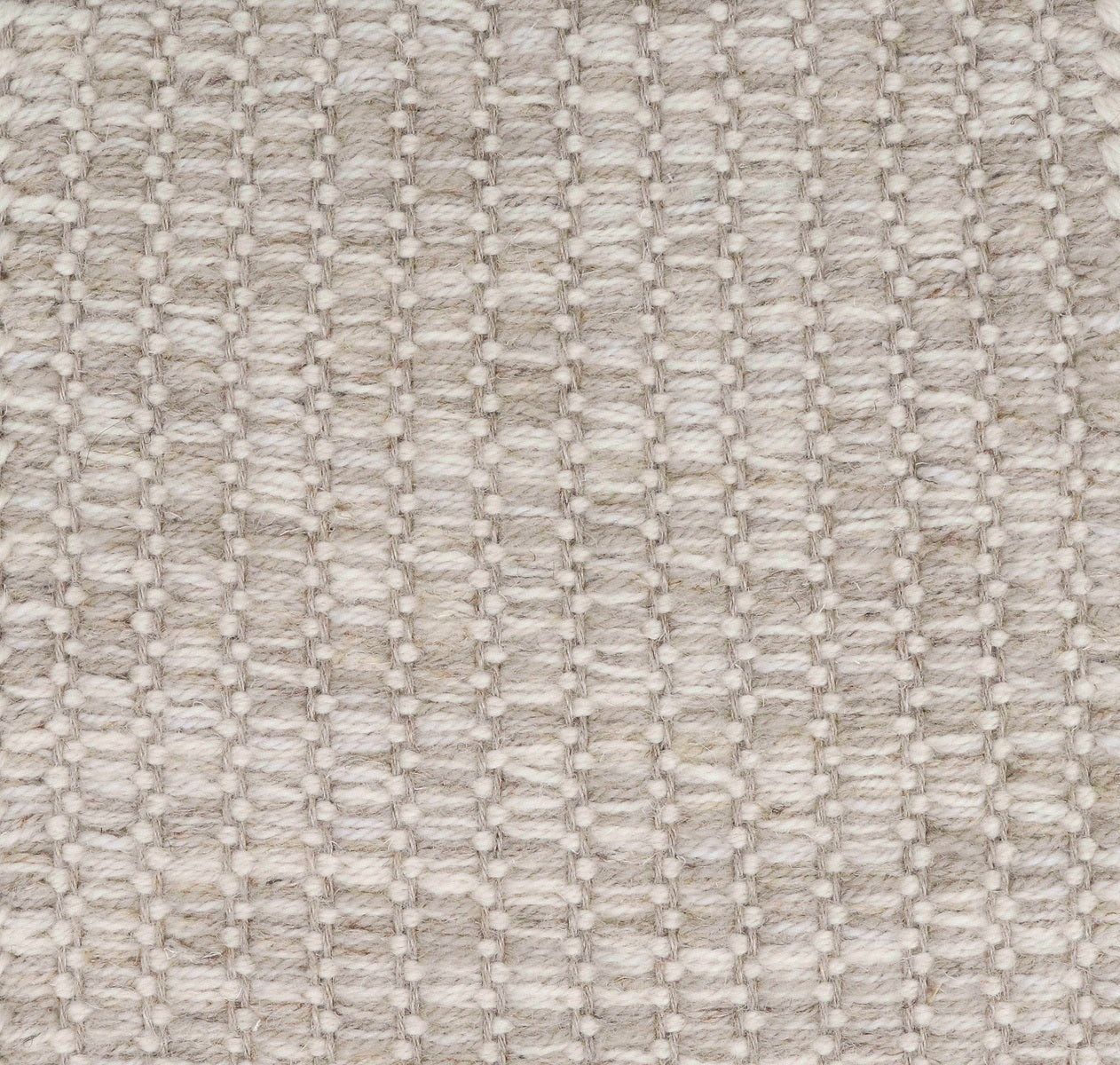 <p>Fields, main white mix 12, 1023, CH044, CH1207, inside white CH044 on the natural yarn</p>