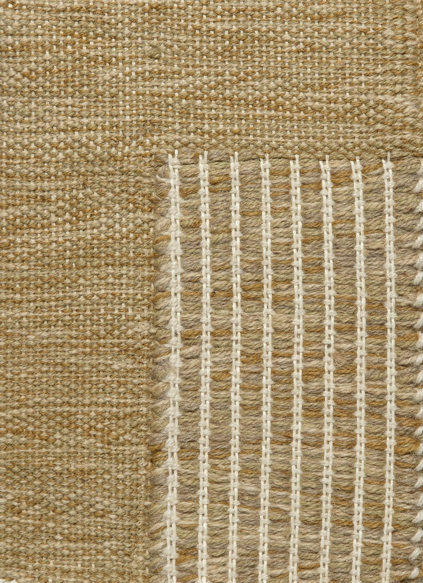 <p>Fields with Single Weave Frame, main sand mix 03, 07, 4012, 1011, 6004, inside white 1023, frame mix 07, 4012, 6004 on the white yarn</p>