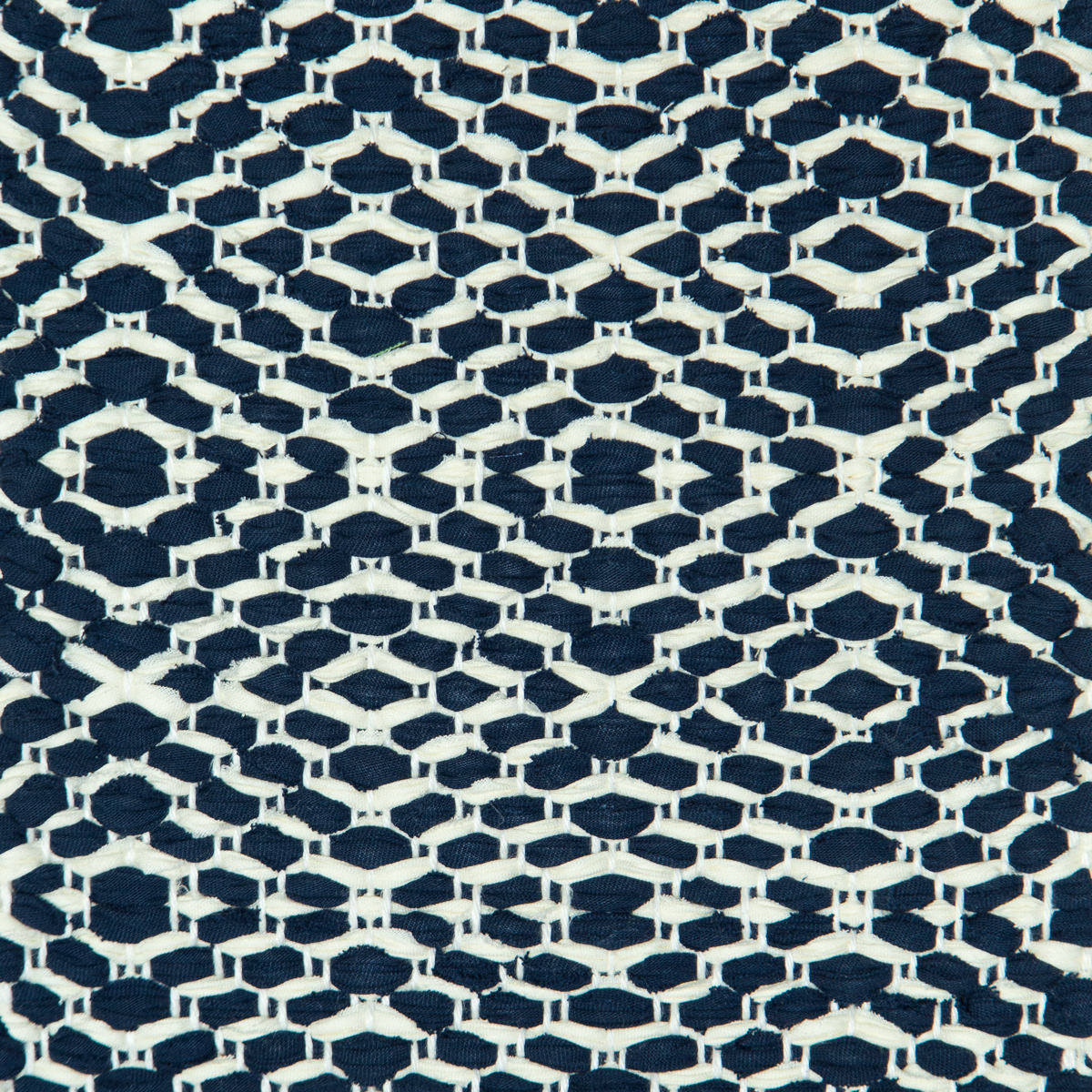 <p>Flat Dual Diamond Twill, 1 row - off-white 103, 2 row - deep blue 522 on the white yarn</p>