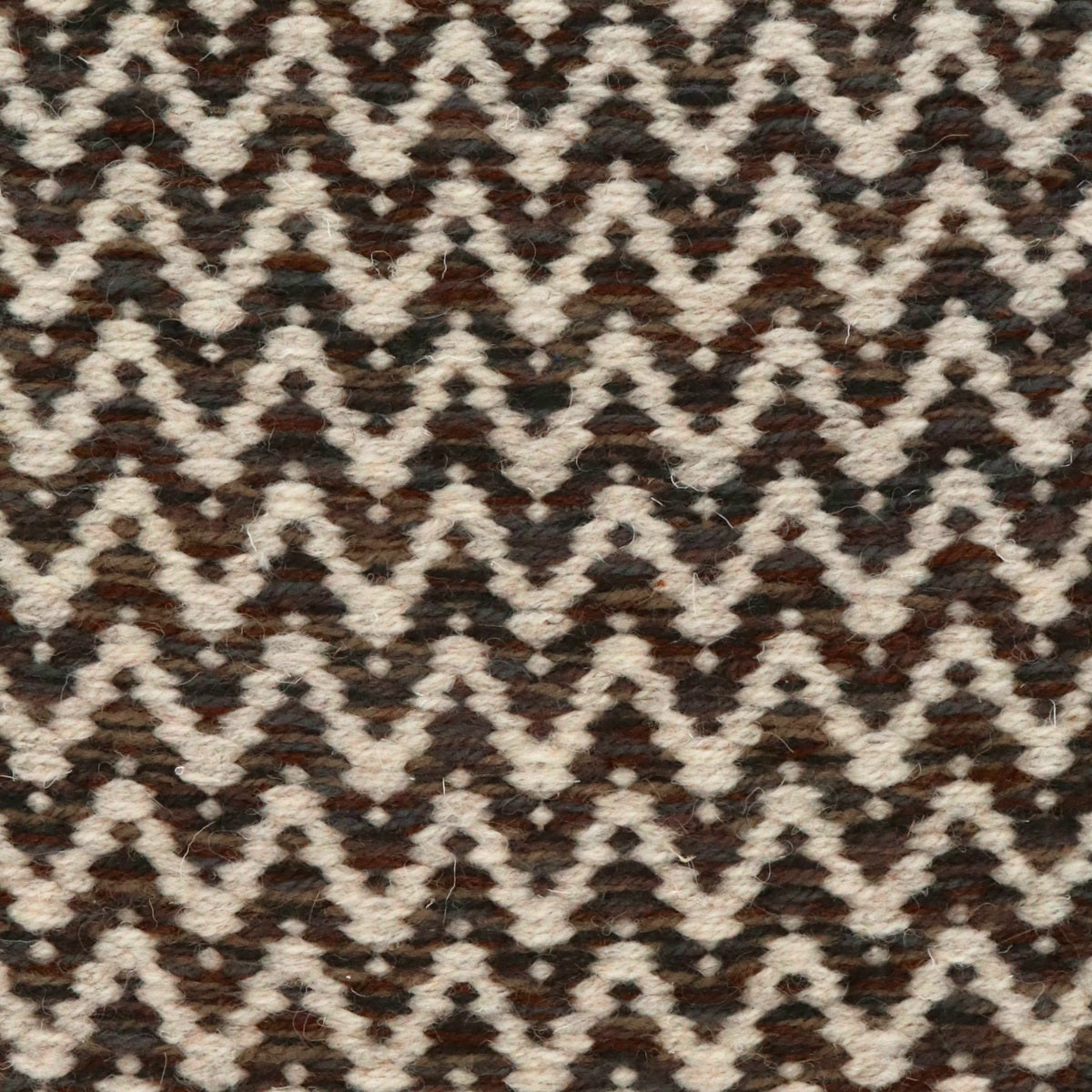 <p>Flat Dual Zig Zag, 1 row - brown mix CH7878, CH4225, 1005, 6005, 6017, 2 row - light grey 12 on the natural yarn</p>