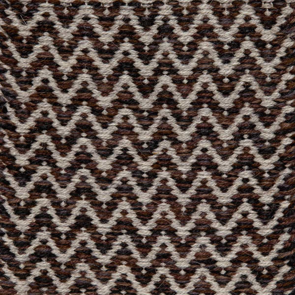 <p>Flat Dual Zig Zag, 1 row -  brown mix CH7878, CH4225, 1005, 6005, 2 row -  grey 12 on the natural yarn</p>
