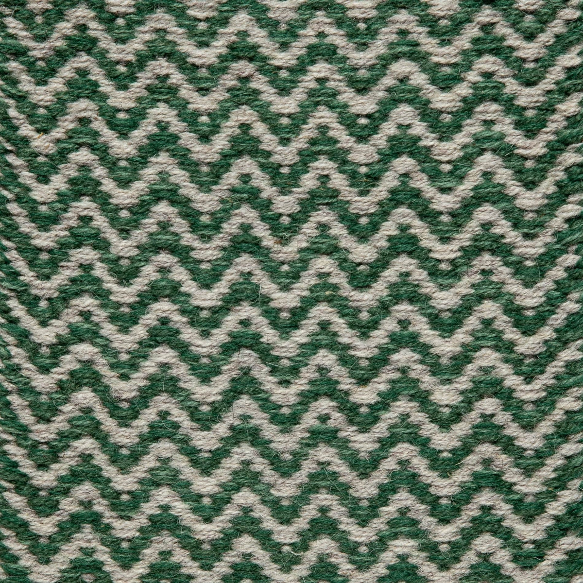 <p>Flat Dual Zig Zag, 1 row -  green mix 4006, 4007, 4011, 2 row -grey 12 on the natural yarn</p>