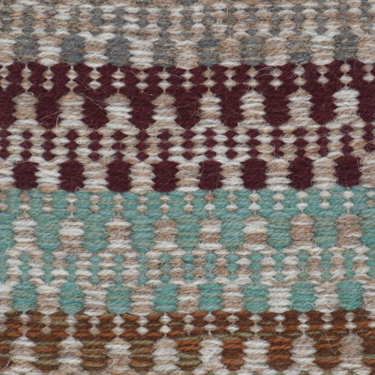 <p>Flat Folk Zig Zag, main beige mix 12, 02, 1) brown 8124, 8132, 8197, 2) aqua 8200, 8235, 1025, 3) wine CH5226, 4) grey 1007, 11 on the  natural yarn</p>