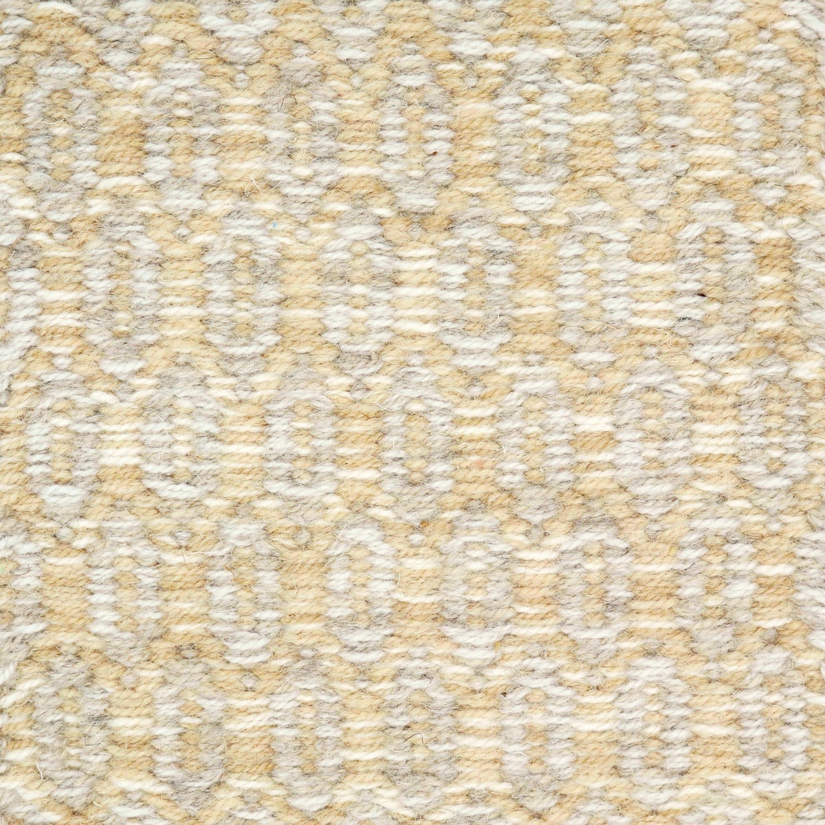 <p>Flat Honeycombs,  1 row - cream mix of CH044, 07, 19, 2 row - white-grey mix 12, 1023 on the natural yarn</p>