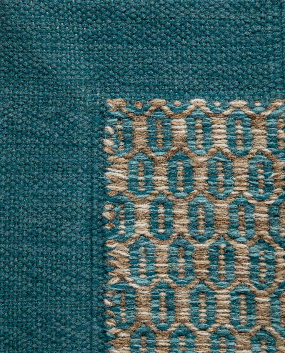 <p>Flat Honeycombs with Single Weave Frame, 1 row - beige mix 02, 03, 1023, 2 row - aqua mix 5008, 5011, CH050, frame in mix CH050, 5008 on the natural yarn</p>