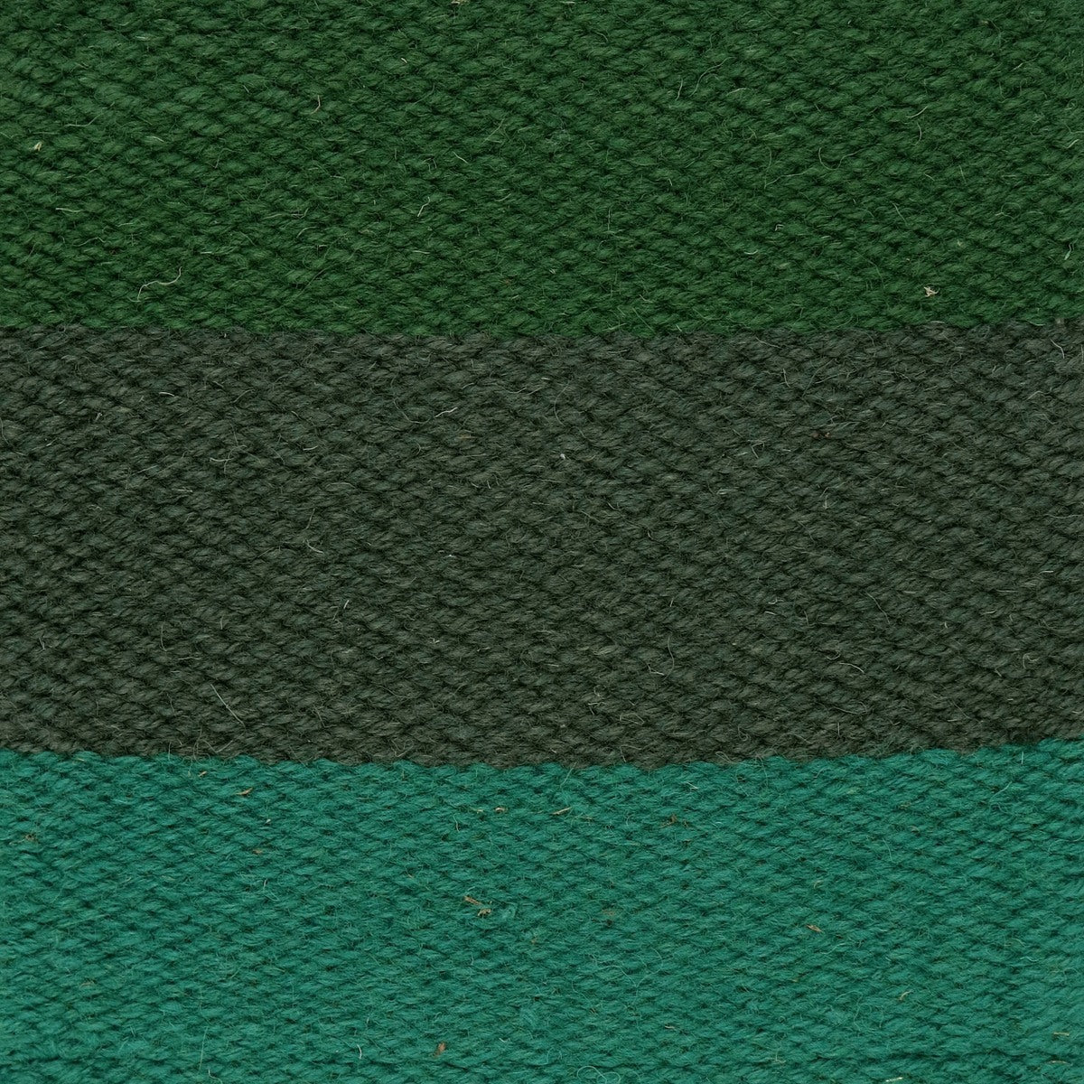 <p>Flat Tuskaft in sections, 1 light green 4008, 2 dark green CH017, 3 green 4011 on the natural yarn</p>