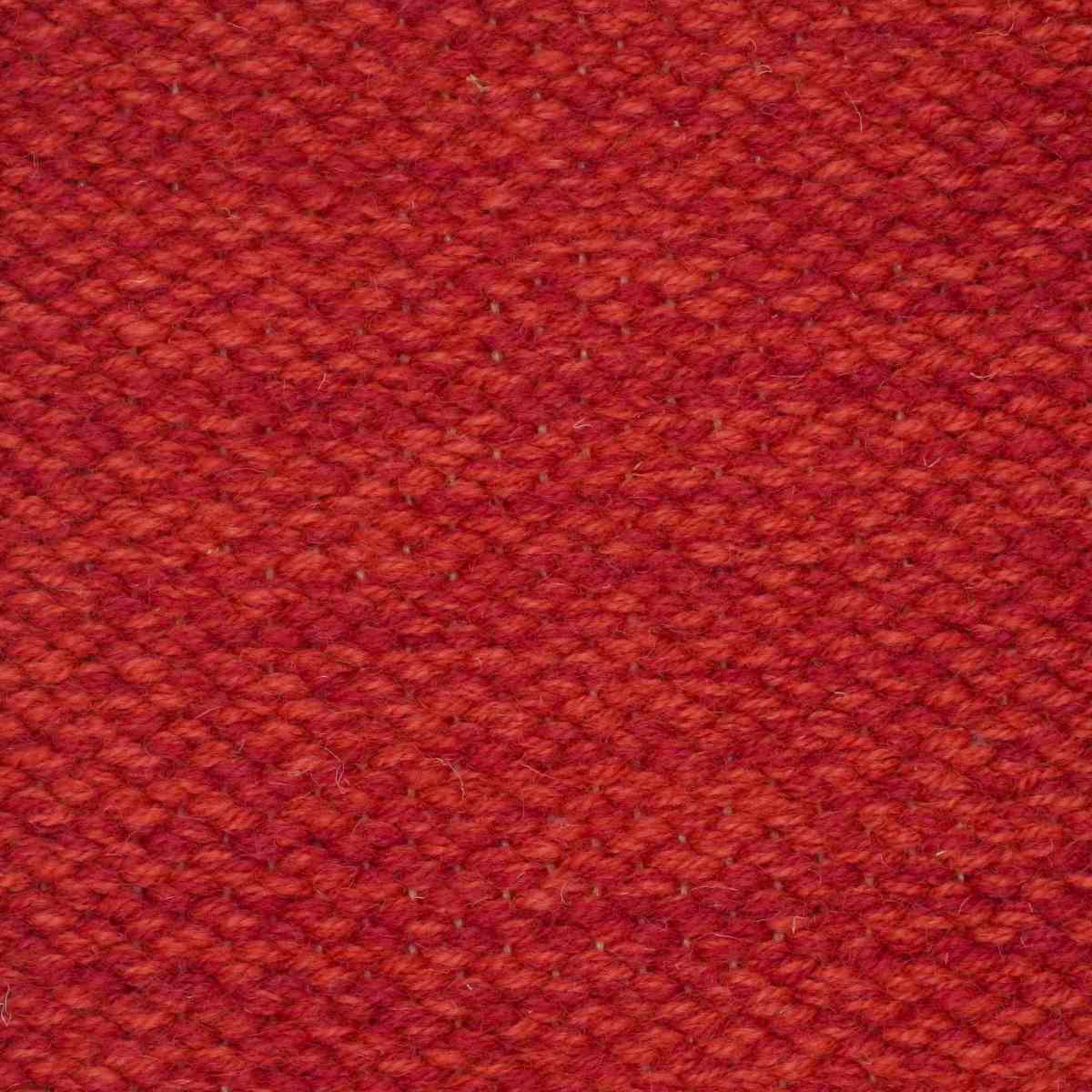 <p>Flat Tuskaft, red mix 8154, 8153, 3011 on the natural yarn</p>