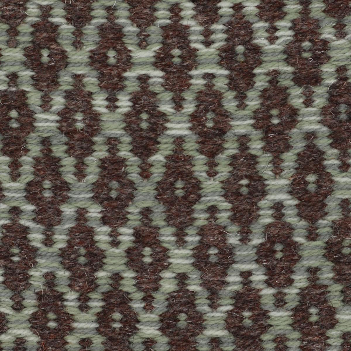 <p>Flat Ukrainian Flower, 1 row - light green 1025, CH033, 062, 2 row - reddish brown 17 on the natural yarn</p>