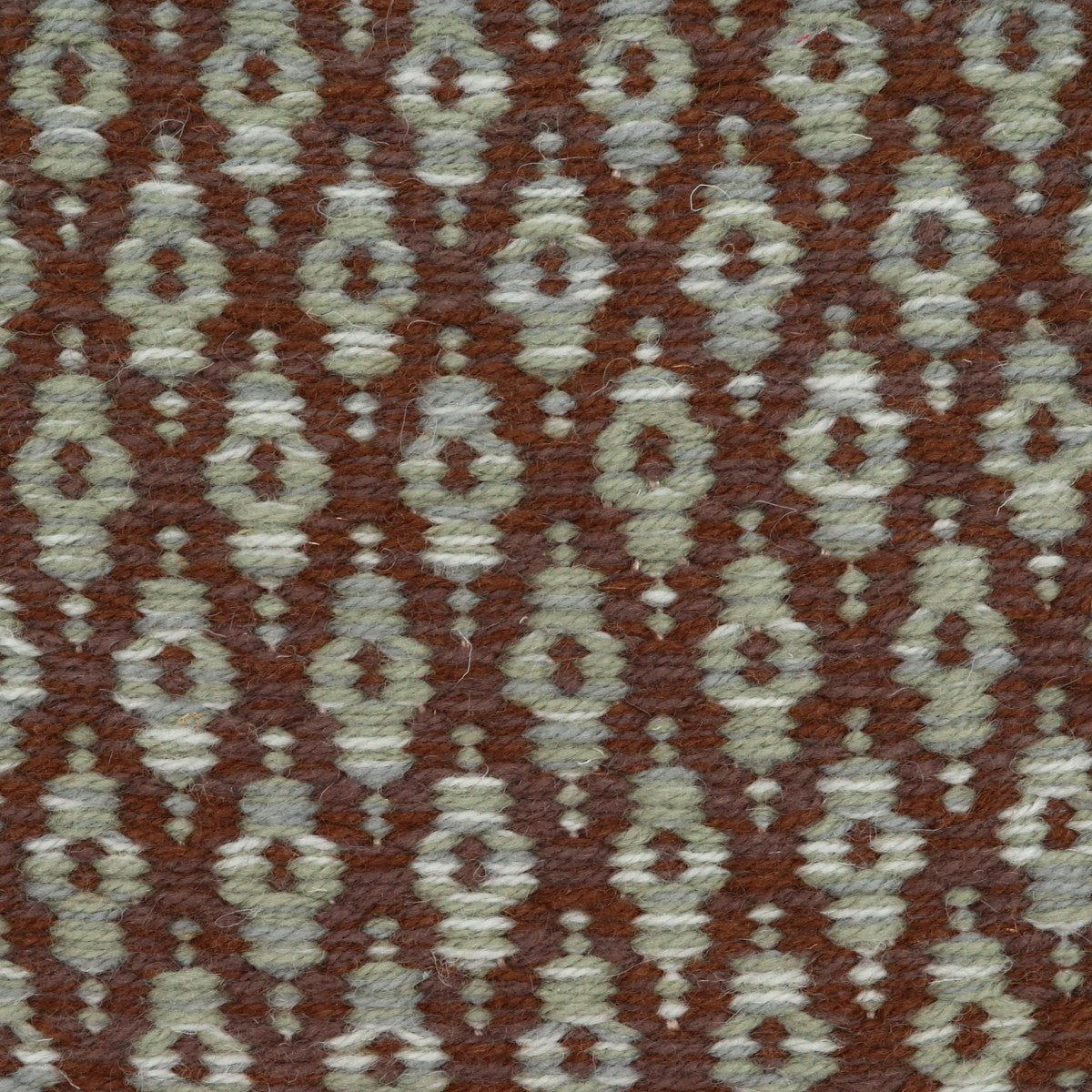 <p>Flat Ukranian Flower, row 1 -  brown mix 6105, 8132. row 2 -  light green 1025, CH033, 062 on the natural yarn</p>