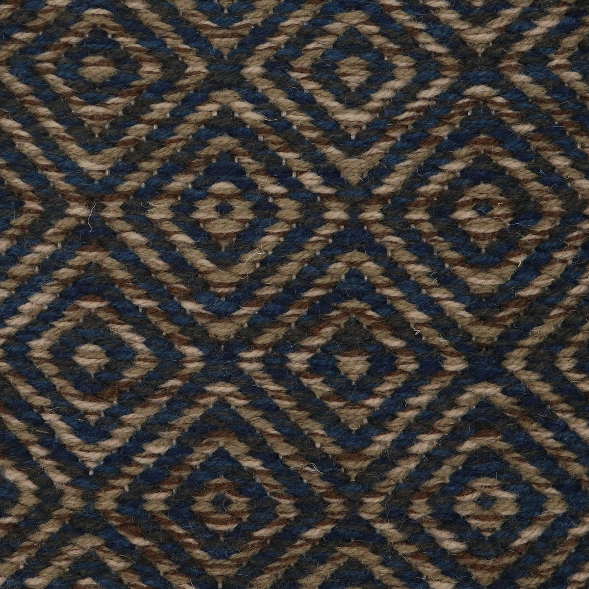 <p>Flat Dual Diamond Twill, 1-row mix of dark-blue CH7878, 5027, CH014, 2-row mix of brown 8197, CH4326, 6014 on the natural yarn</p>