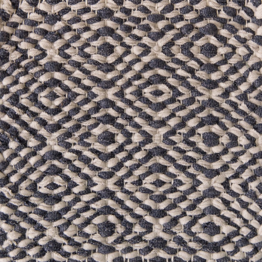 <p>Flat Dual Diamond Twill, main blue 0474, inside white 0529 on the white yarn</p>