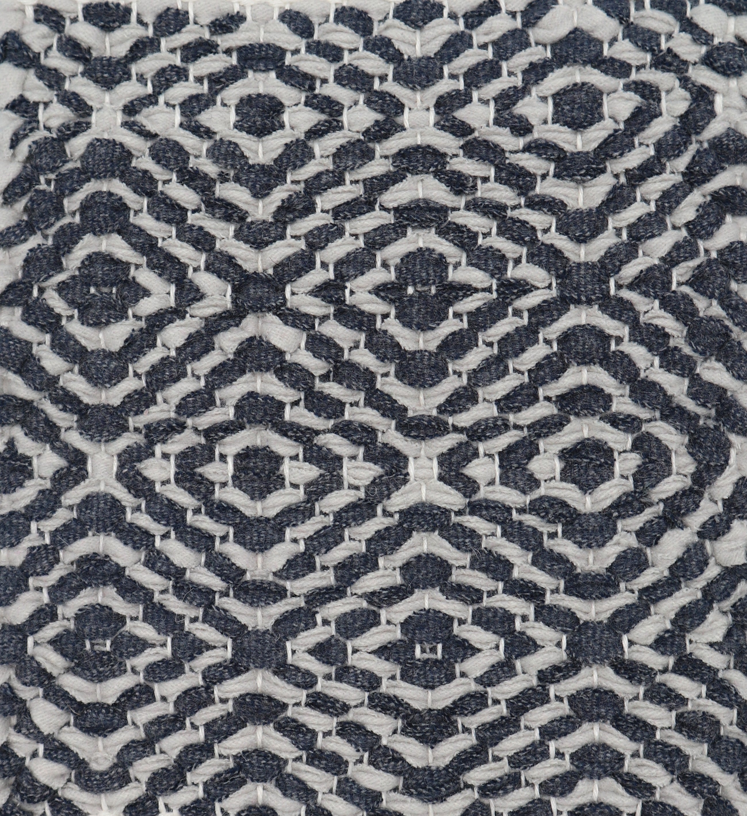 <p>Flat Dual Diamond Twill, main blue 0474, inside white 0529 on the white yarn</p>