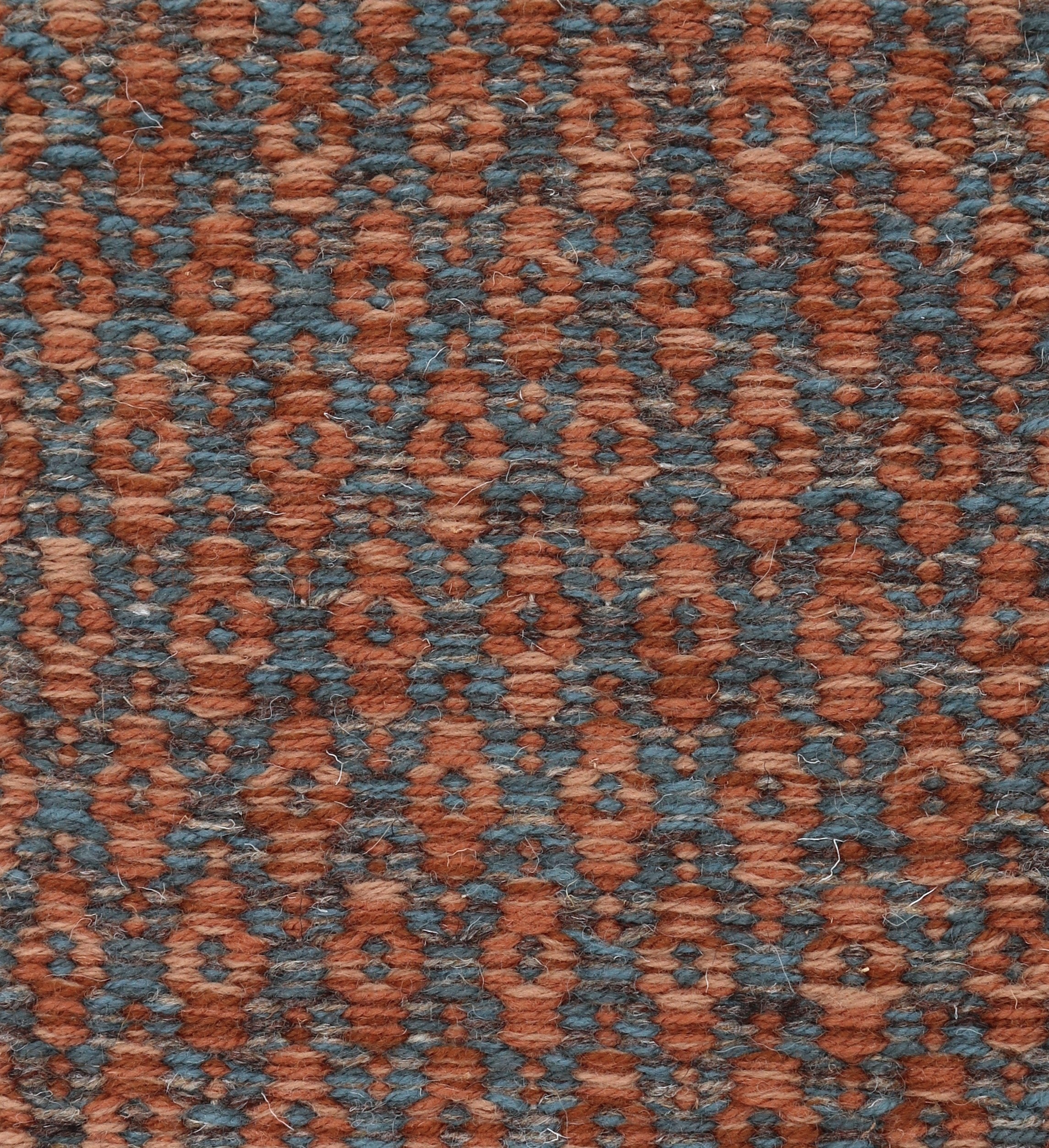 <p>Flat Ukrainian Flower, 1 row - apricot mix 6008, 6001, 8124, 2 row - grey mix 11, 17, 262, 8602, warp - natural</p>