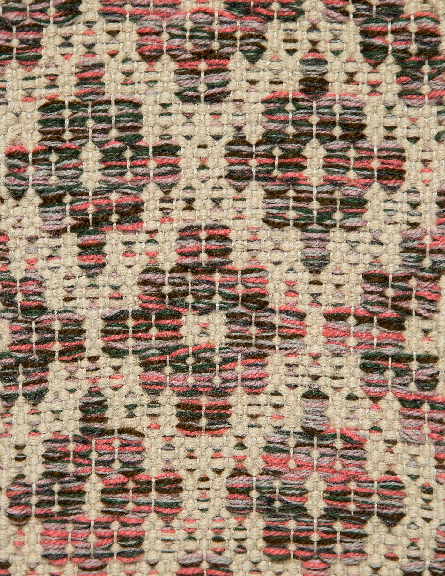 <p>Flower, Base in beige 07, flower in  mix of 05, 4011, 1009, CH048, CH1212, CH4225 on the natural yarn</p>