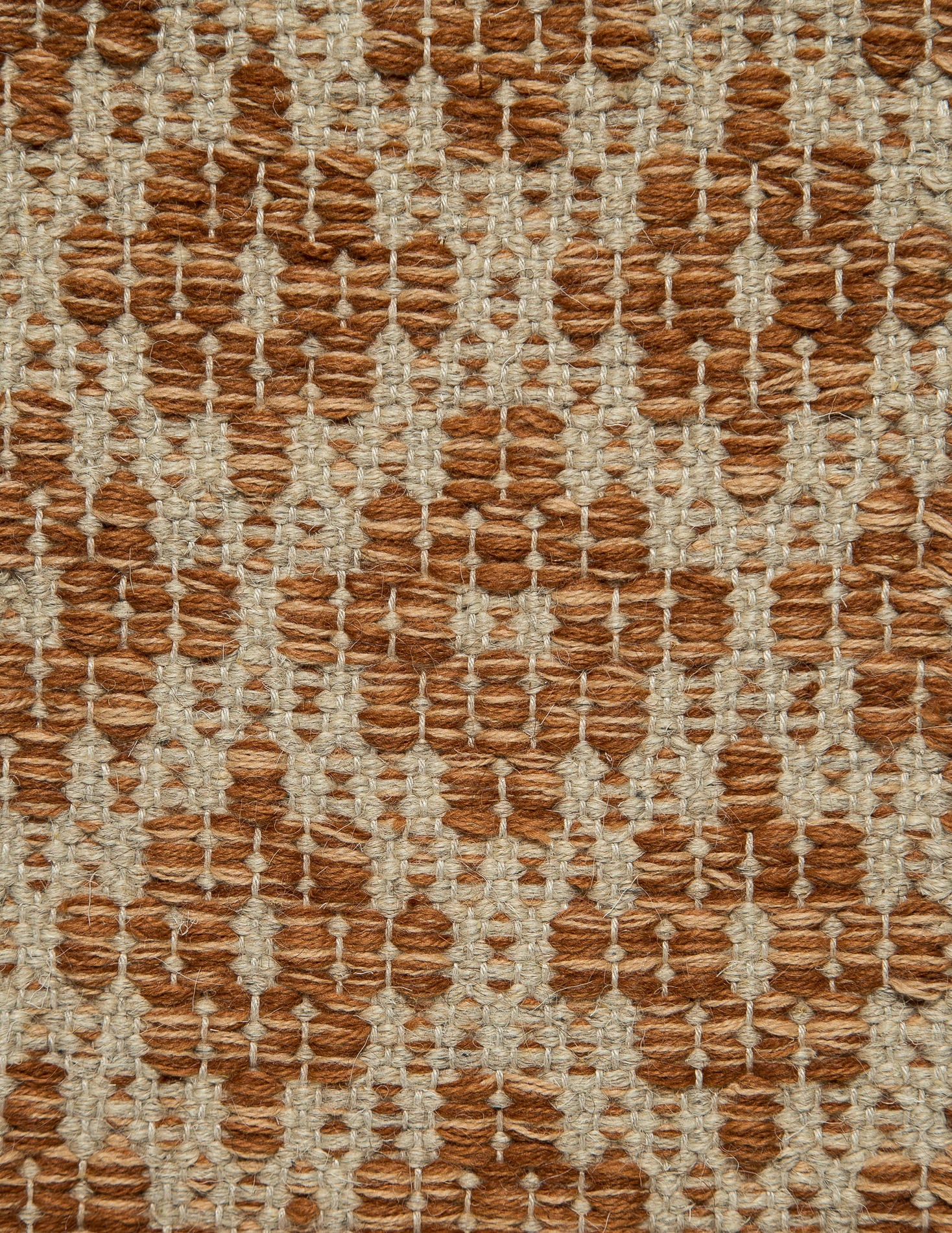 <p>Flower, Base in  beige 12, flower in brown mix 6002, 6008, 6026 on the natural yarn</p>