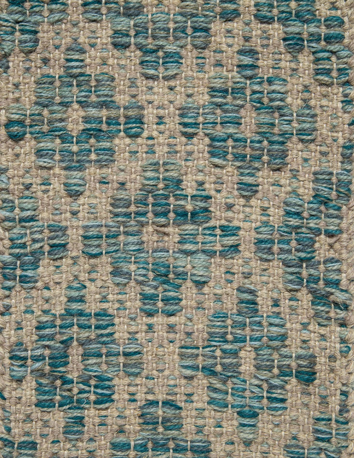<p>Flower, Base in grey mix 12, 1011, flower in blue mix CH4400, CH050, CH3424, CH4360, 5008, 5012, 1025 on the natural yarn</p>