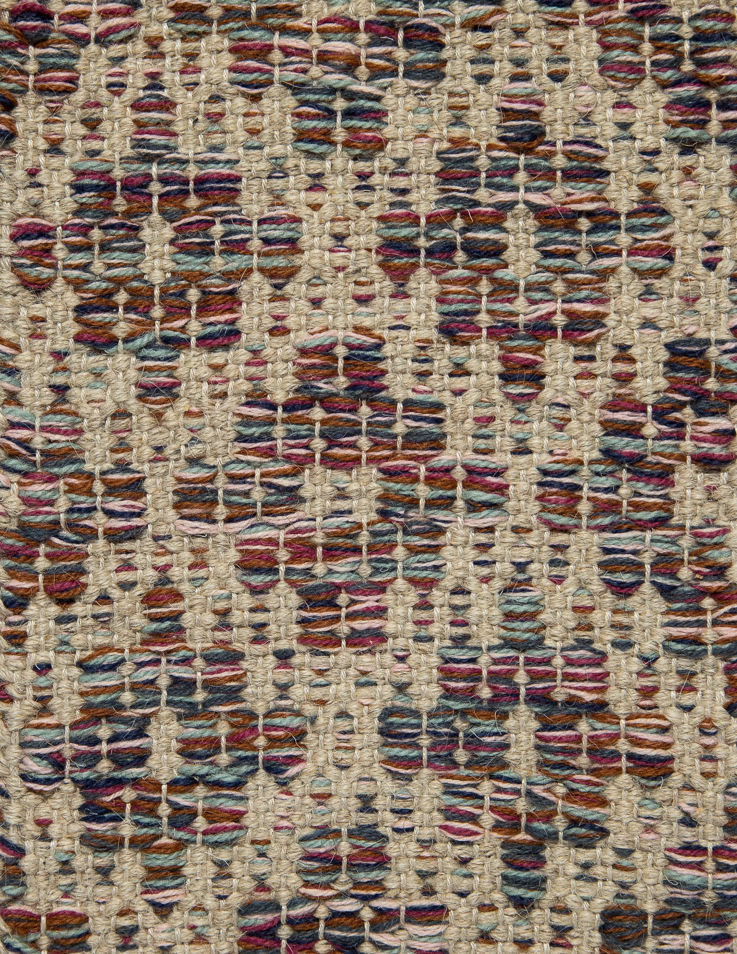 <p>Flower, Base in light grey 12, flower in mix of 6002, 5027, 3001, 7004, 504, CH4400 on the natural yarn</p>