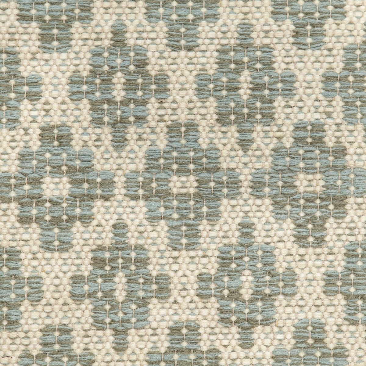 <p>Flower (Mini Cross), cross in aqua mix 5012, 1025, base in White CH044, 06 on the natural yarn</p>