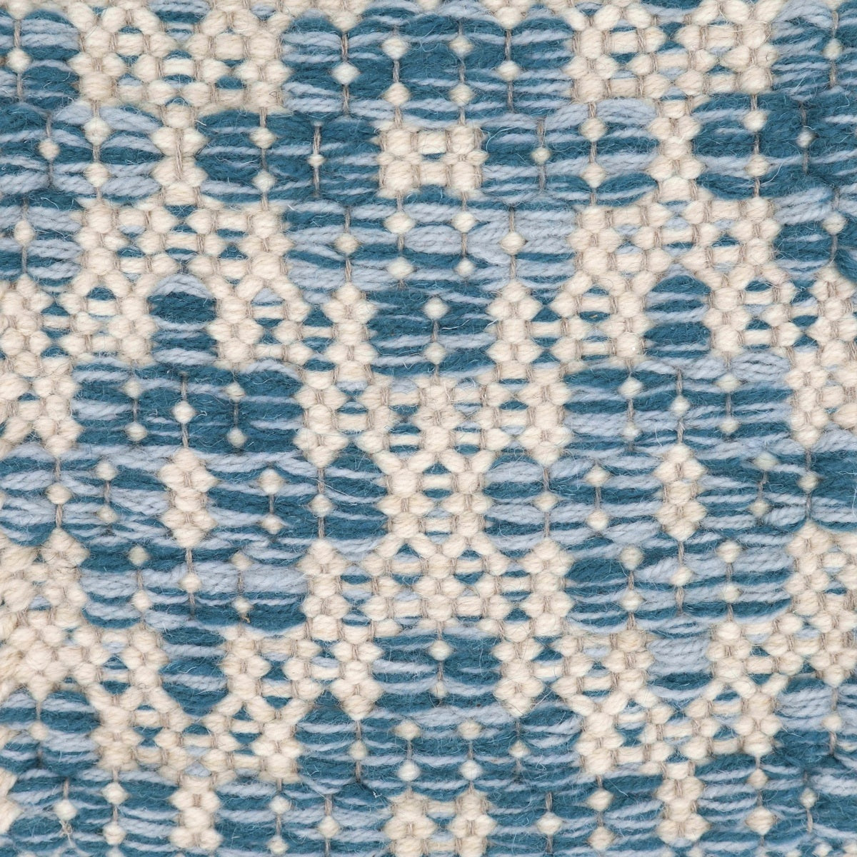<p>Flower, base - 06, CH044, flower - CH054, 8015 on the natural yarn</p>