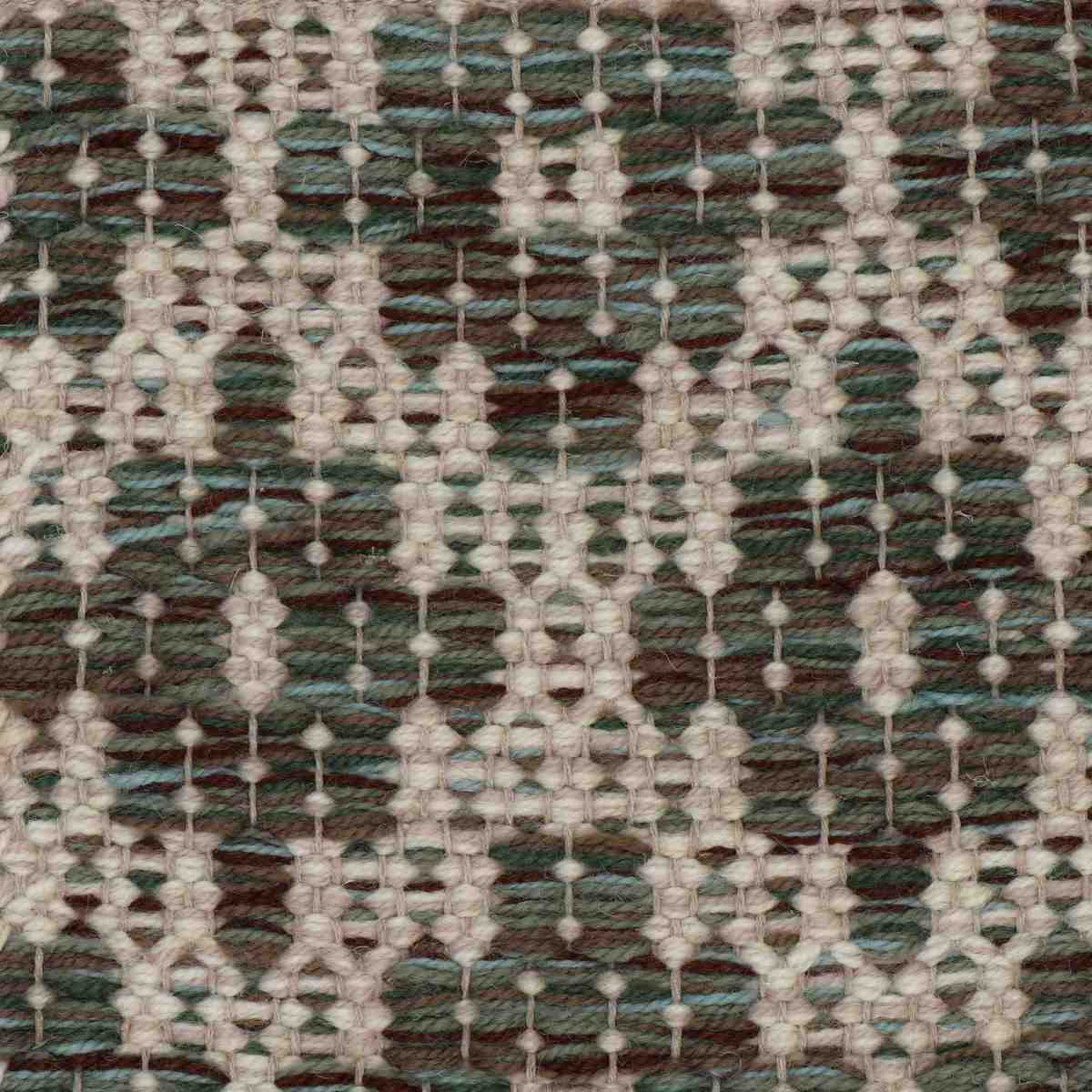<p>Flower, base beige CH1207, CH044, 06, flower in CH4225, 1025, CH4400, 4011, 6017 on the natural yarn</p>
