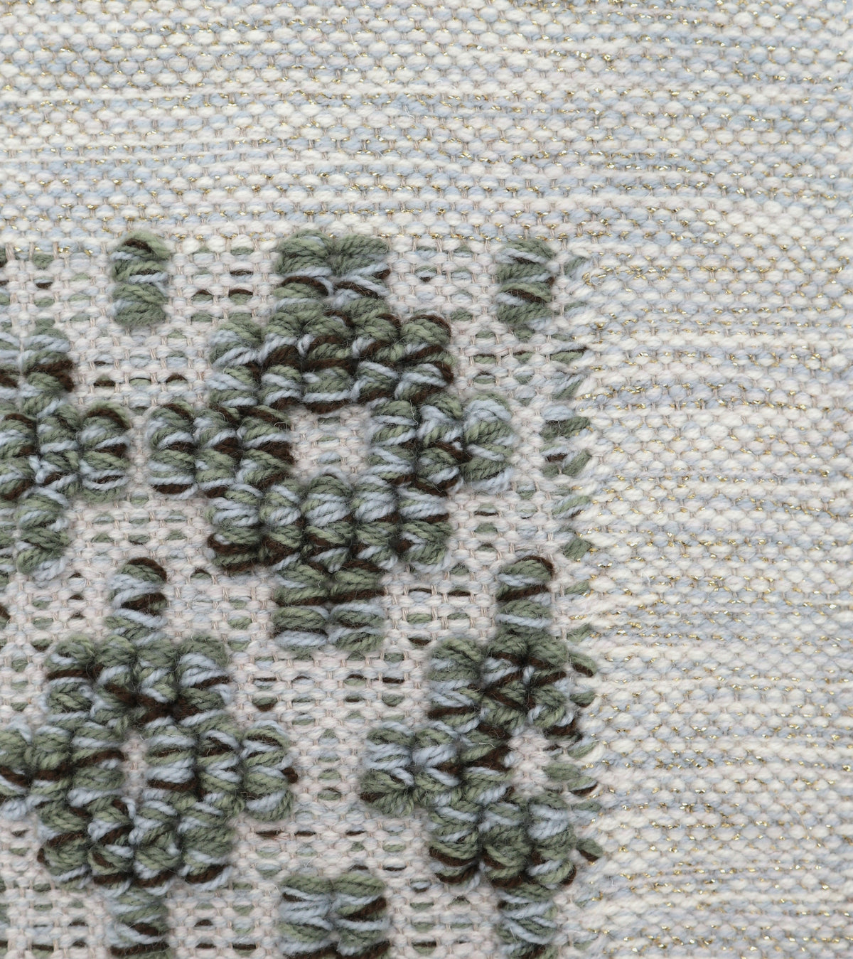 <p>Flower in Bouclé with Single Weave Frame, base in mix white 1023, CH044, CH054, flowers in CH4326, 1025, CH016, CH054, frame in 1023, CH044, CH054 + gold lurex, warp - natural linen, warp - natural linen</p>