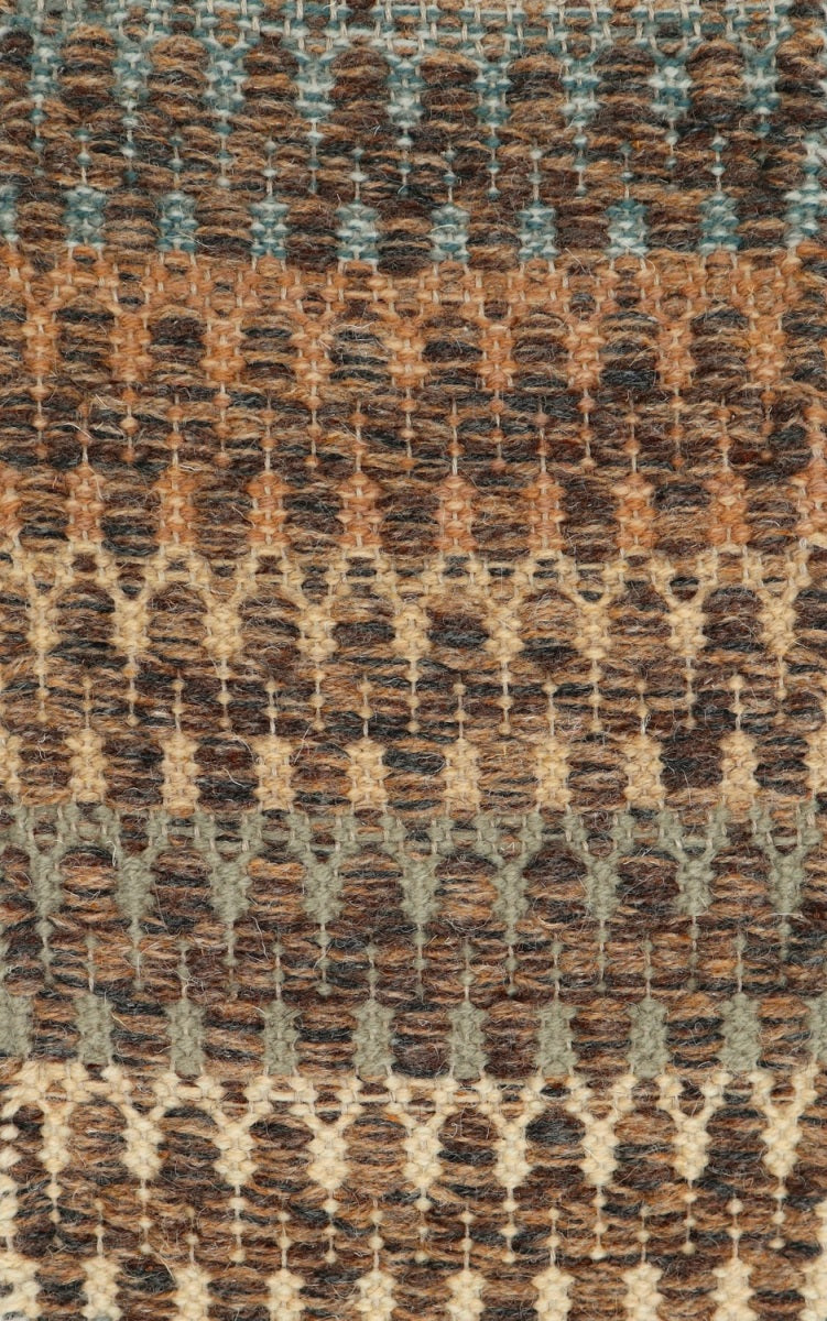 <p>Folk Zig Zag Striped, main brown 02 (2 thr.), 17, 05; inside cream 6023, 07, light sage 1011, beige 03, 6040, 6039, nougat  6041, 6026, 6001, light blue 062, CH3424, 1002 on the natural yarn</p>