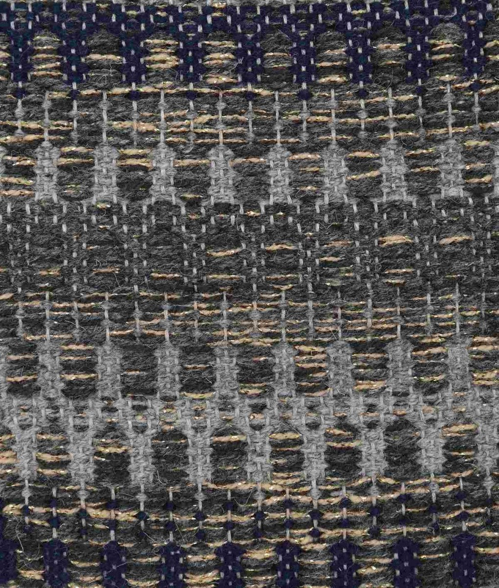 <p>Folk Zig Zag Striped, main mix 6006 with Gold Lurex (x1), CH7878, 05, inside 1) blue CH014, 2) light grey 04, 3) grey 08, 4) dark grey 05, 5) grey mix 04, 08, extra row in main mix in 6006 (x1), 6006 with Gold Lurex, CH7878, 05<br>
inside half in light grey 04, grey 08 on the natural yarn</p>