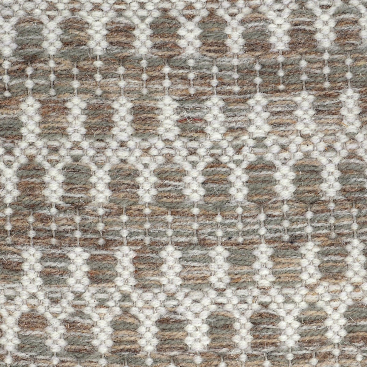 <p>Folk Zig Zag, beige mix 02, 03, 12, 1011, inside 1023, 06 on the natural yarn</p>