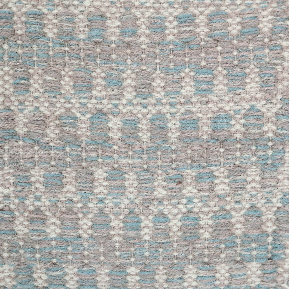 <p>Folk Zig Zag, main mix 12, CH1004, 1011, CH4400, inside CH1004 , 06 on the natural yarn</p>