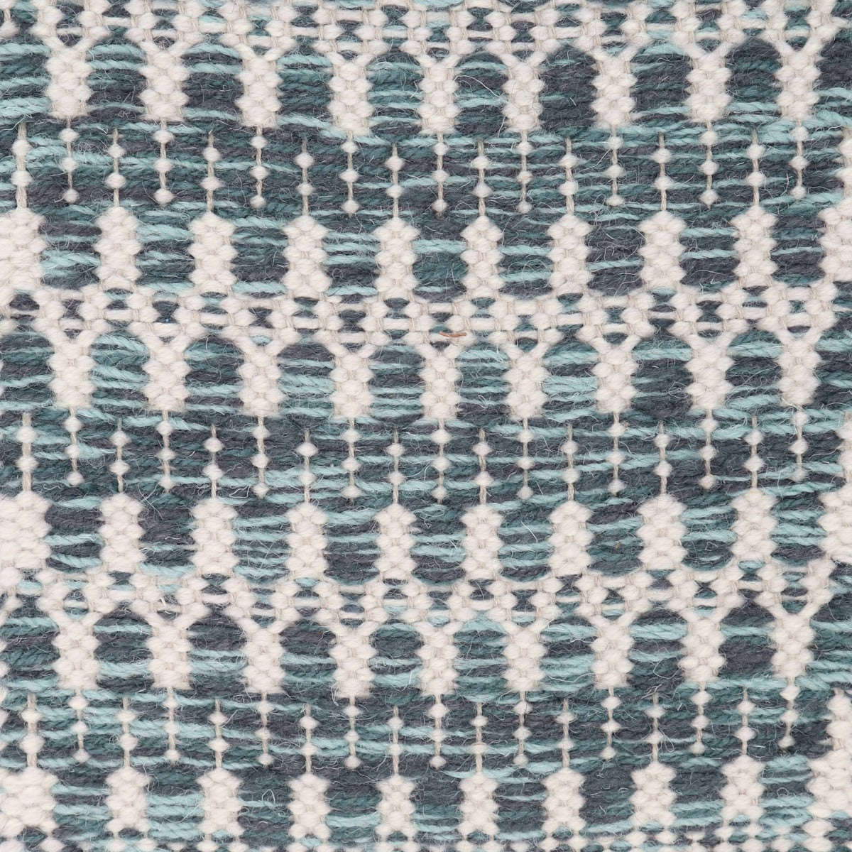 <p>Folk Zig Zag, main blue mix CH3424, 504, CH4400, 8053, inside white CH044, 1023 on the natural yarn</p>