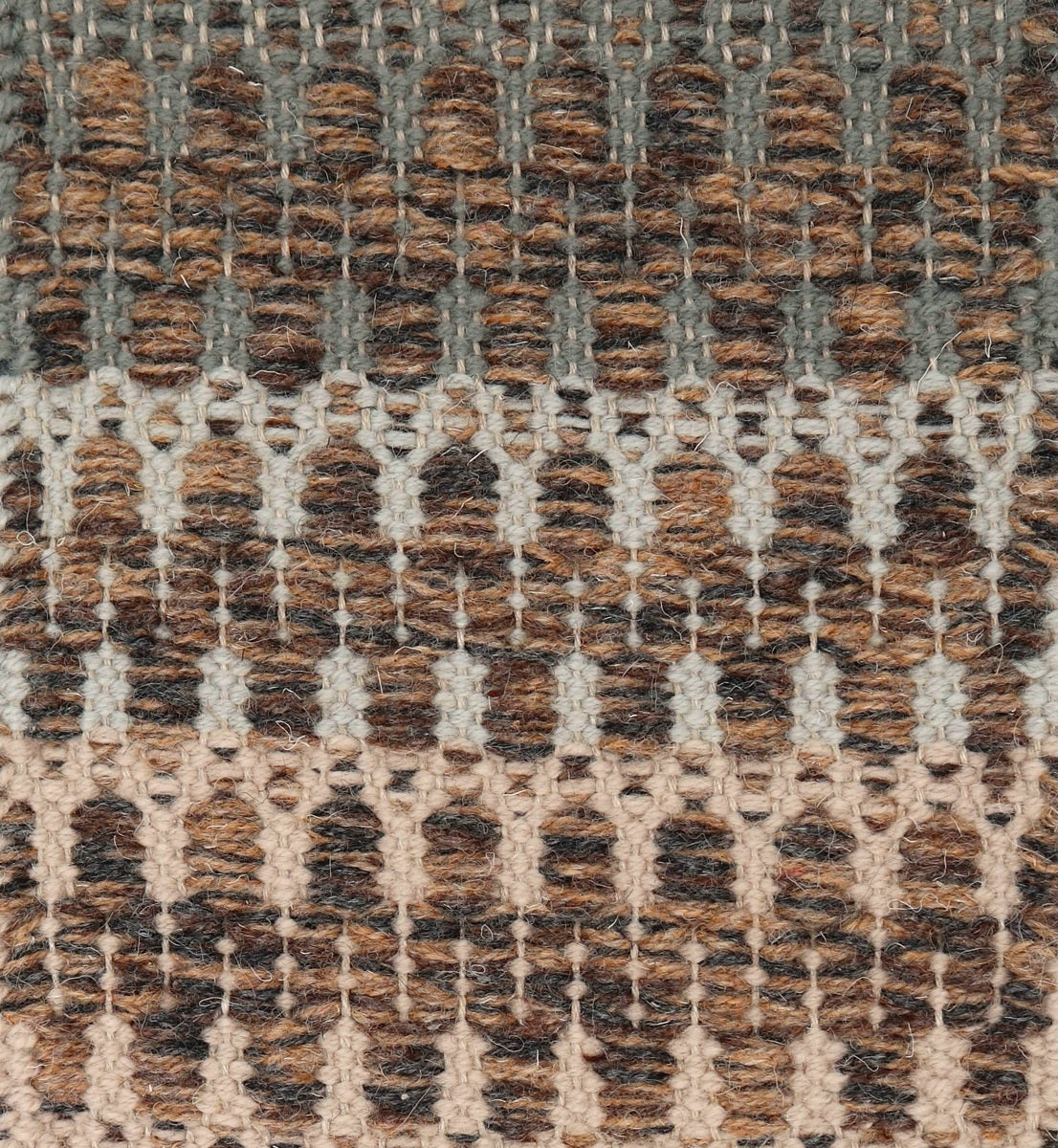 <p>Folk Zig Zag, main brown mix 02 (2 thr.), 17, 05; inside 1) cream 1008, 2) light grey 1002, 3) light green 062 on the natural yarn</p>