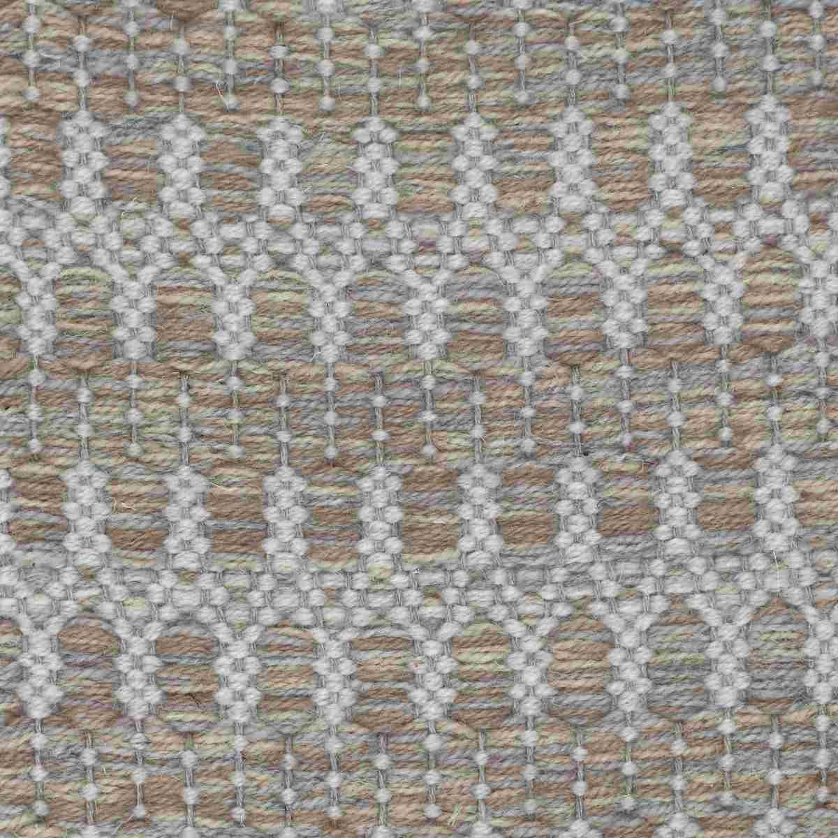 <p>Folk Zig Zag, main cream mix 6040, 07, 12, 1008, inside white mix 1023, 06 on the natural yarn</p>