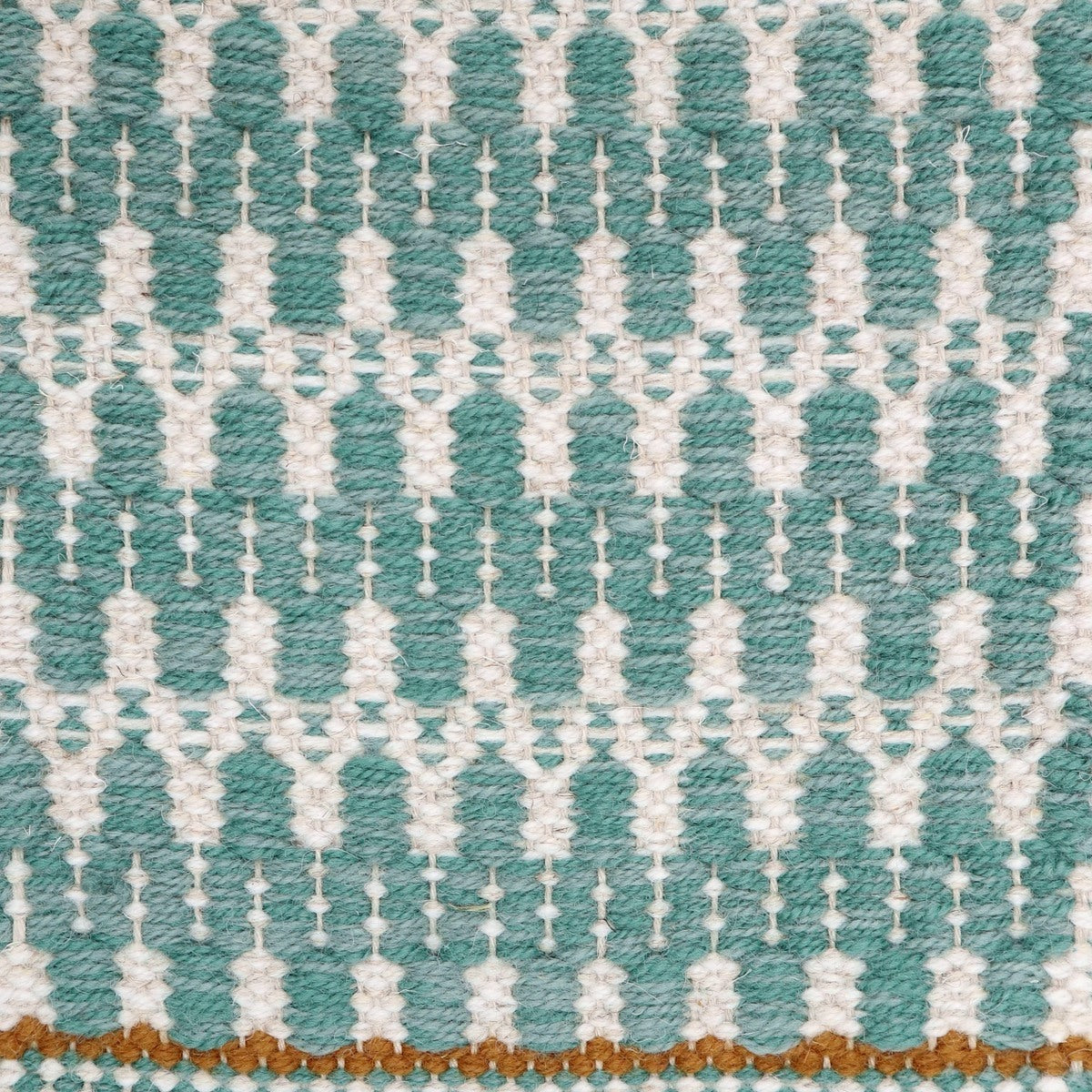 <p>Folk Zig Zag, main juniper mix 8200, 8235, ins light grey mix 12, 1023, stripe in CH018 on the natural yarn</p>